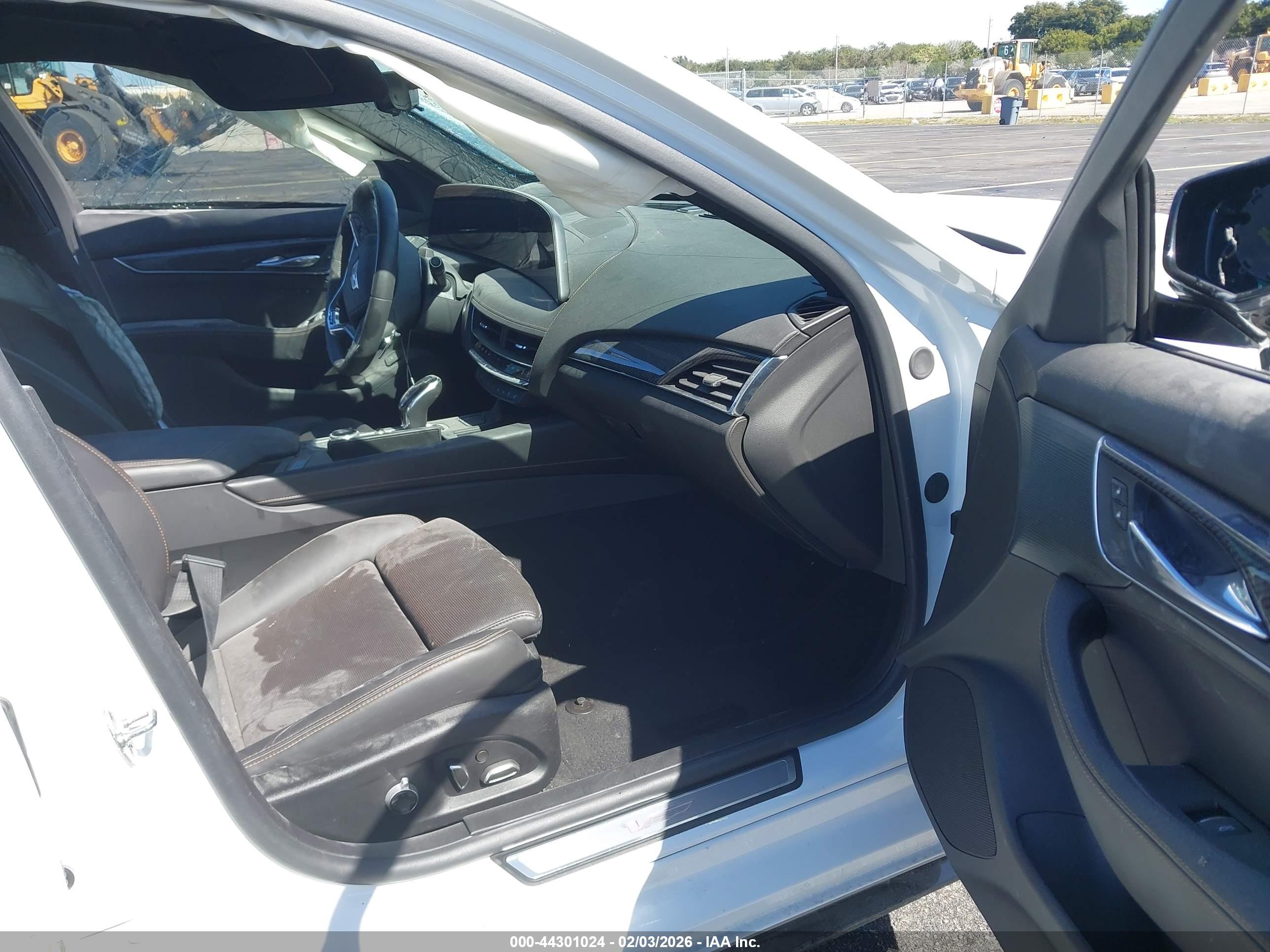 CADILLAC CT5-V image 5