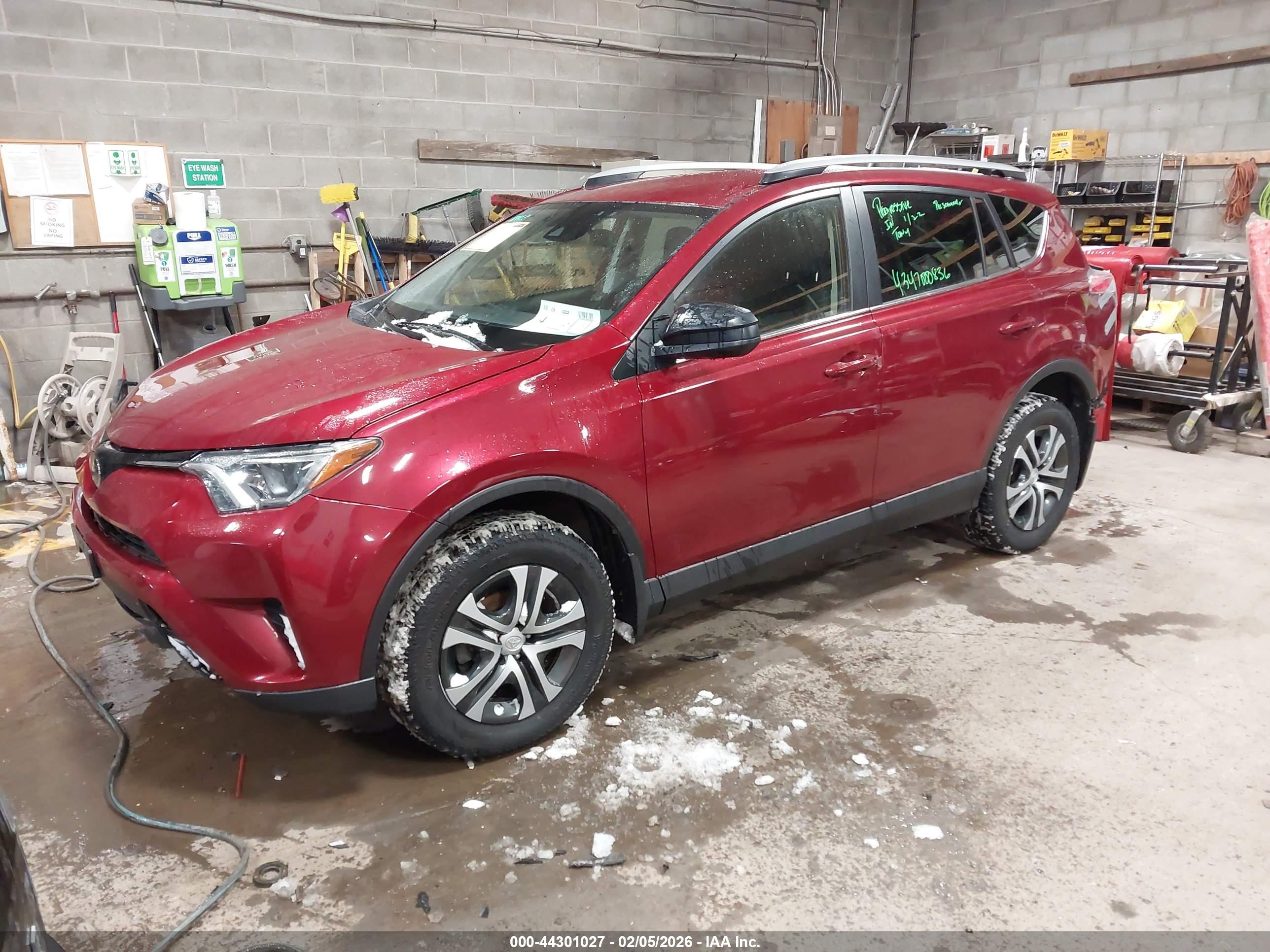 TOYOTA RAV4 image 2