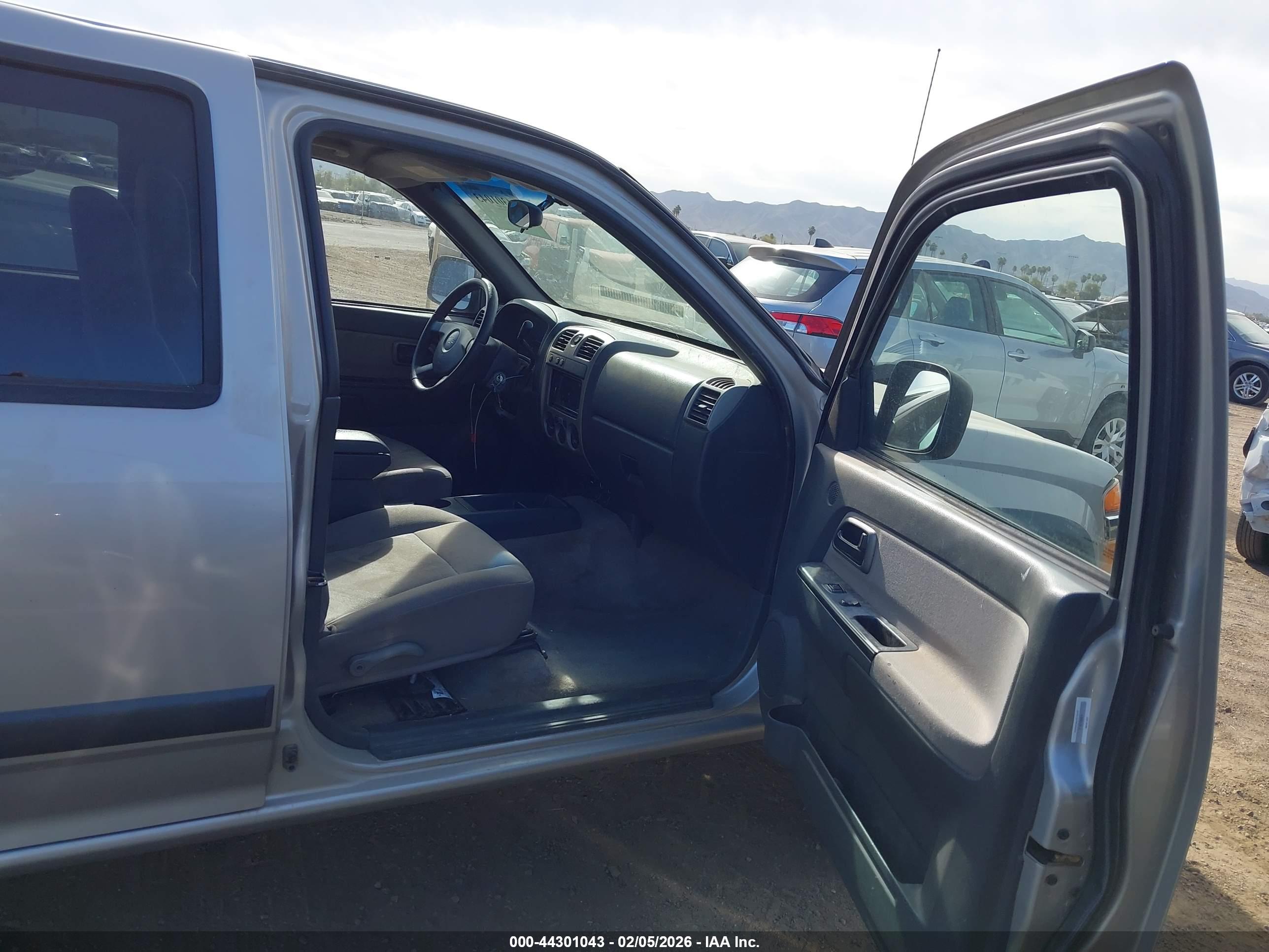 CHEVROLET COLORADO image 5