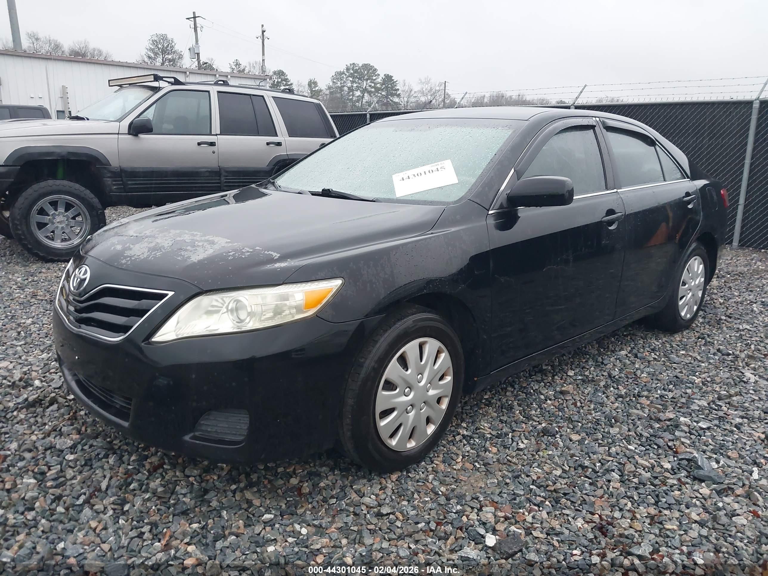 TOYOTA CAMRY image 2