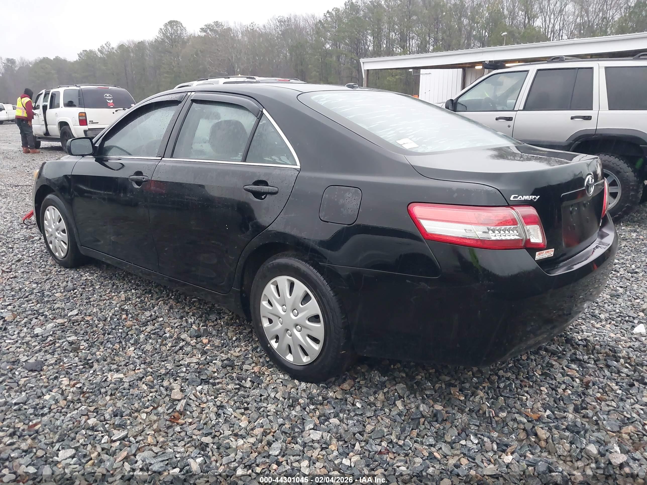 TOYOTA CAMRY image 3