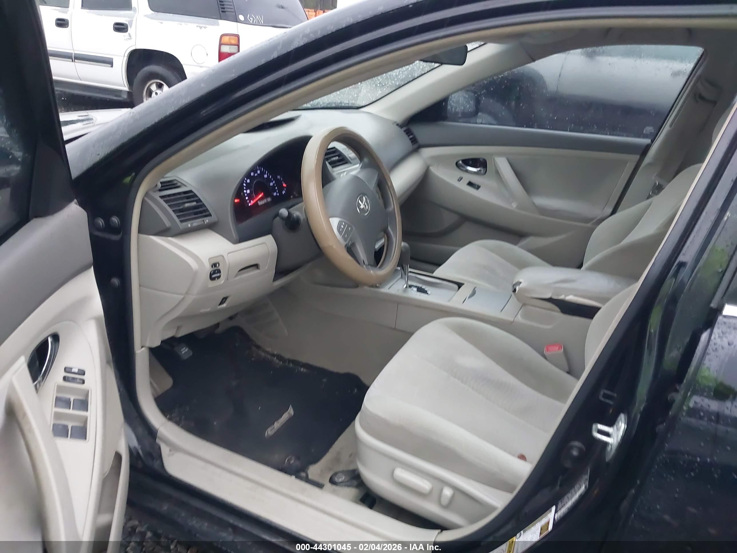 TOYOTA CAMRY image 5
