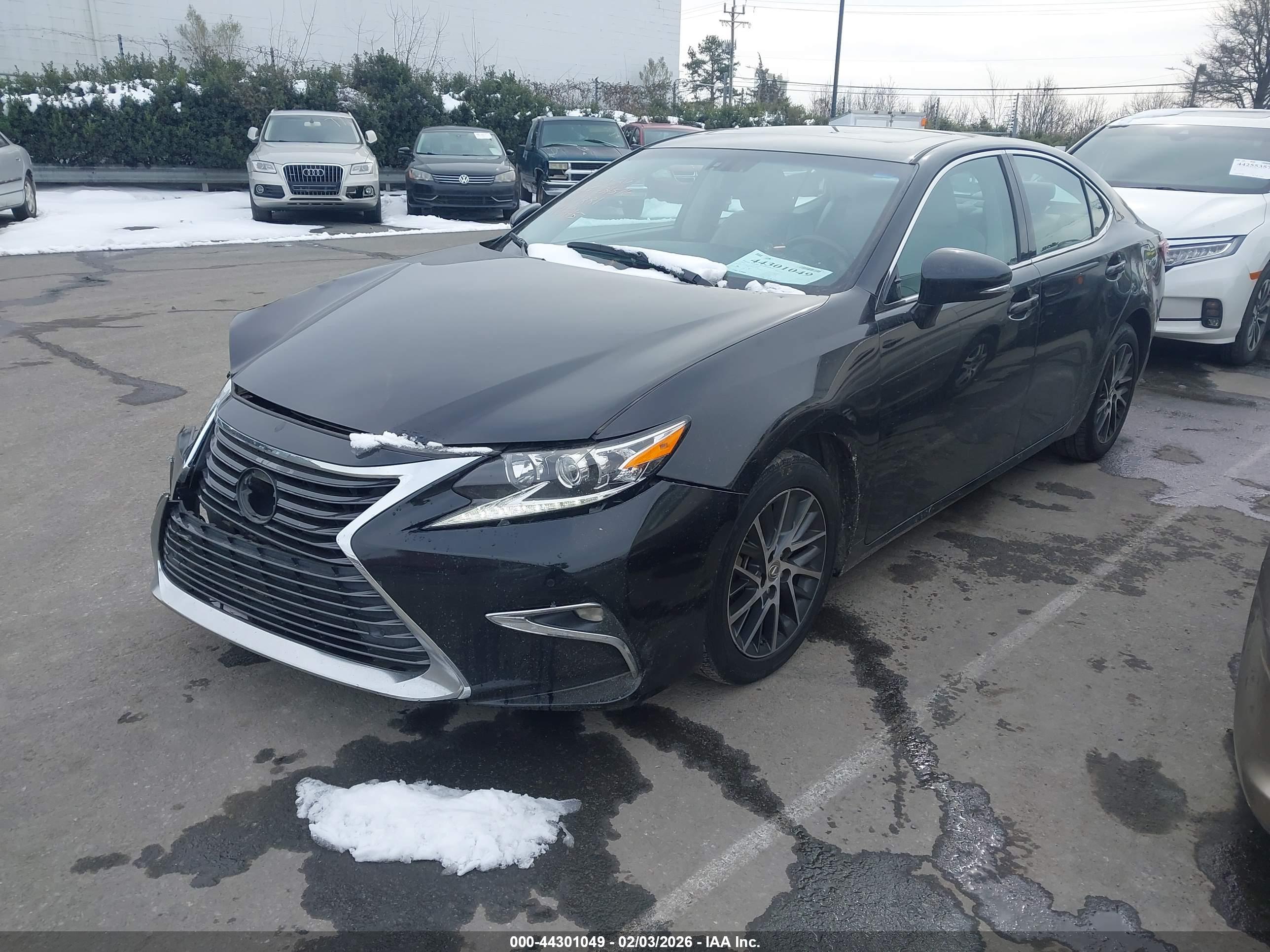 LEXUS ES image 2