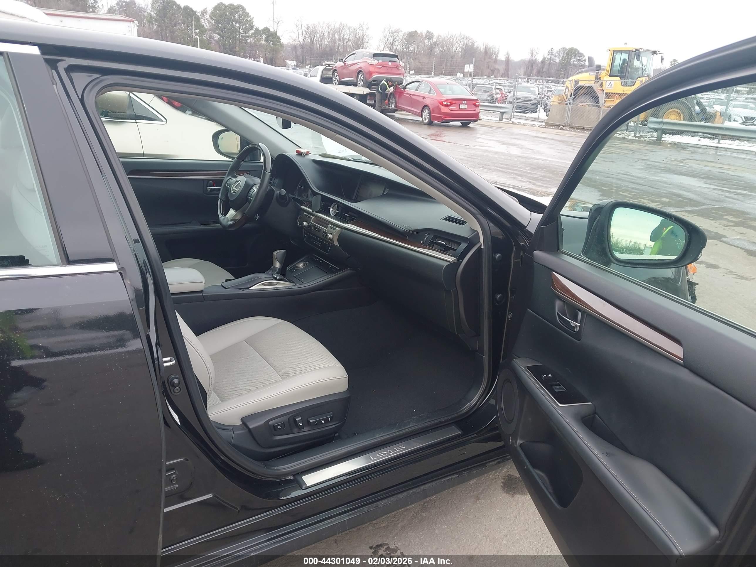LEXUS ES image 5