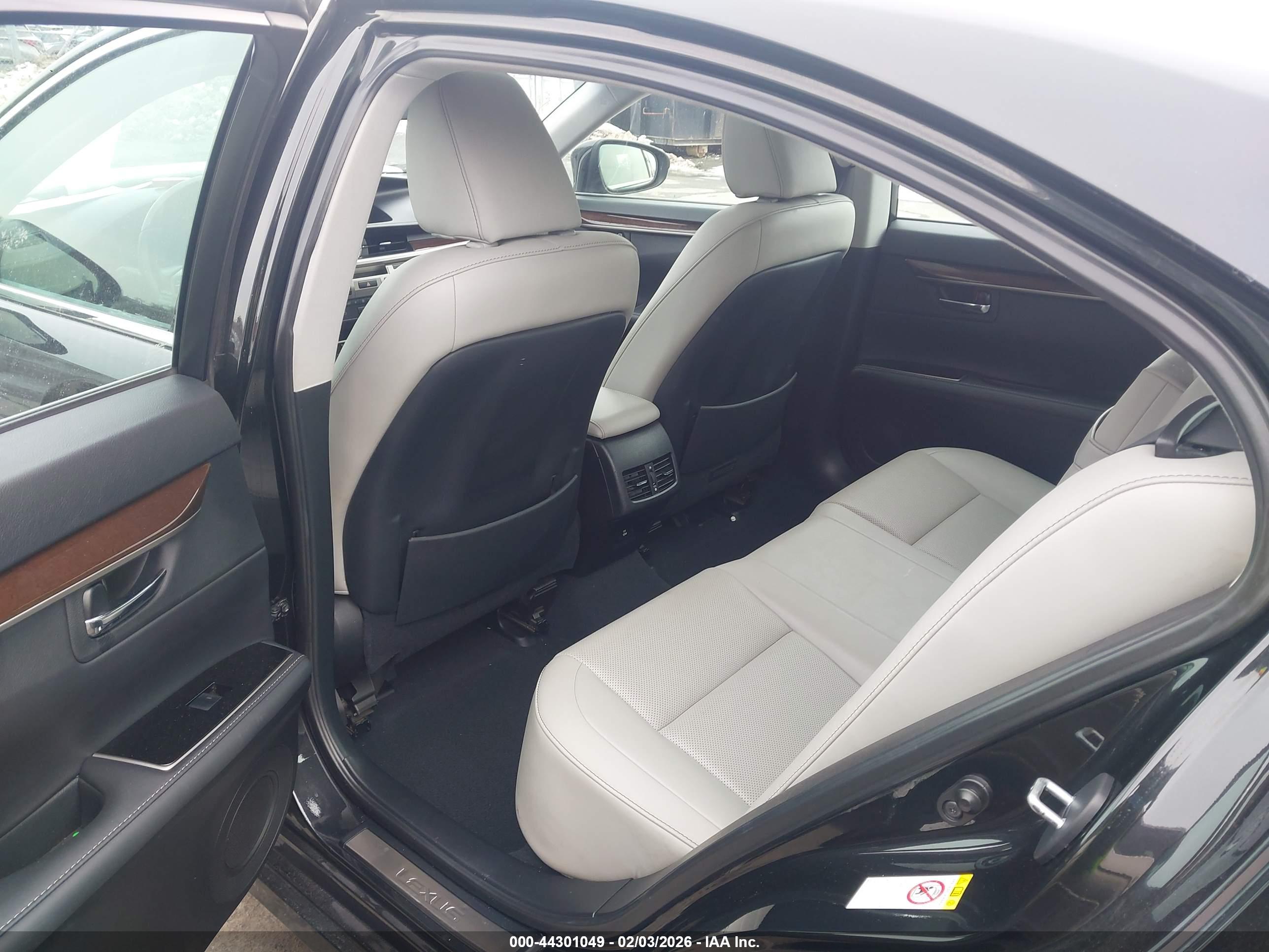 LEXUS ES image 8