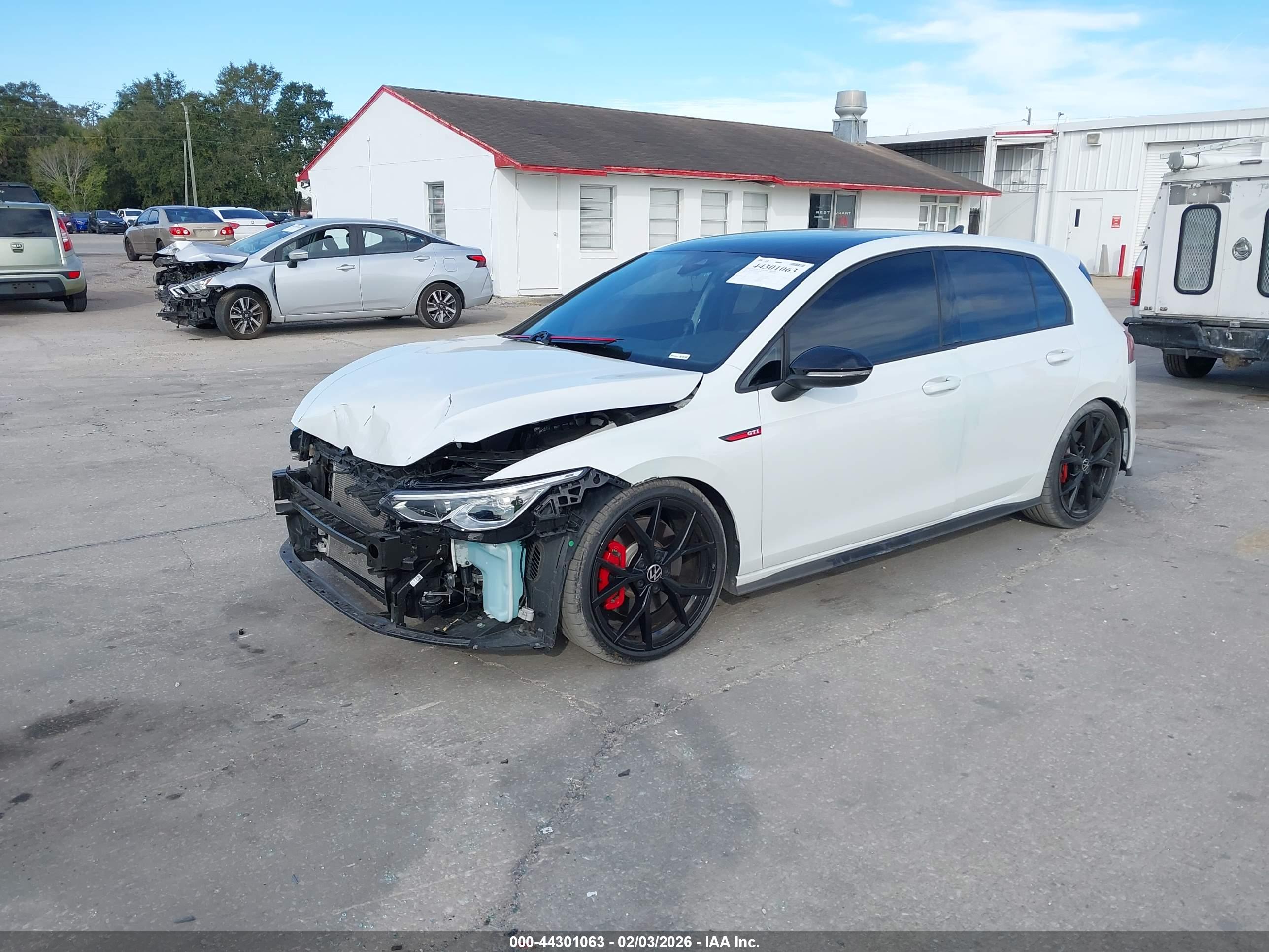 VOLKSWAGEN GOLF image 2