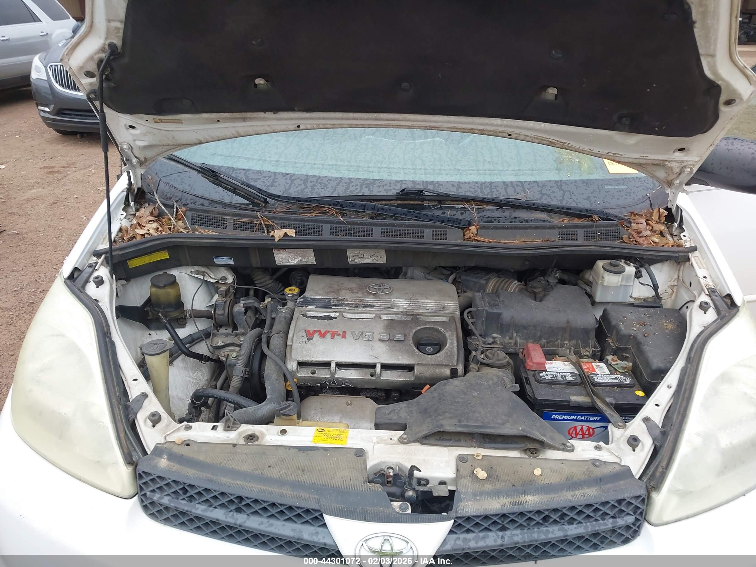 TOYOTA SIENNA image 10