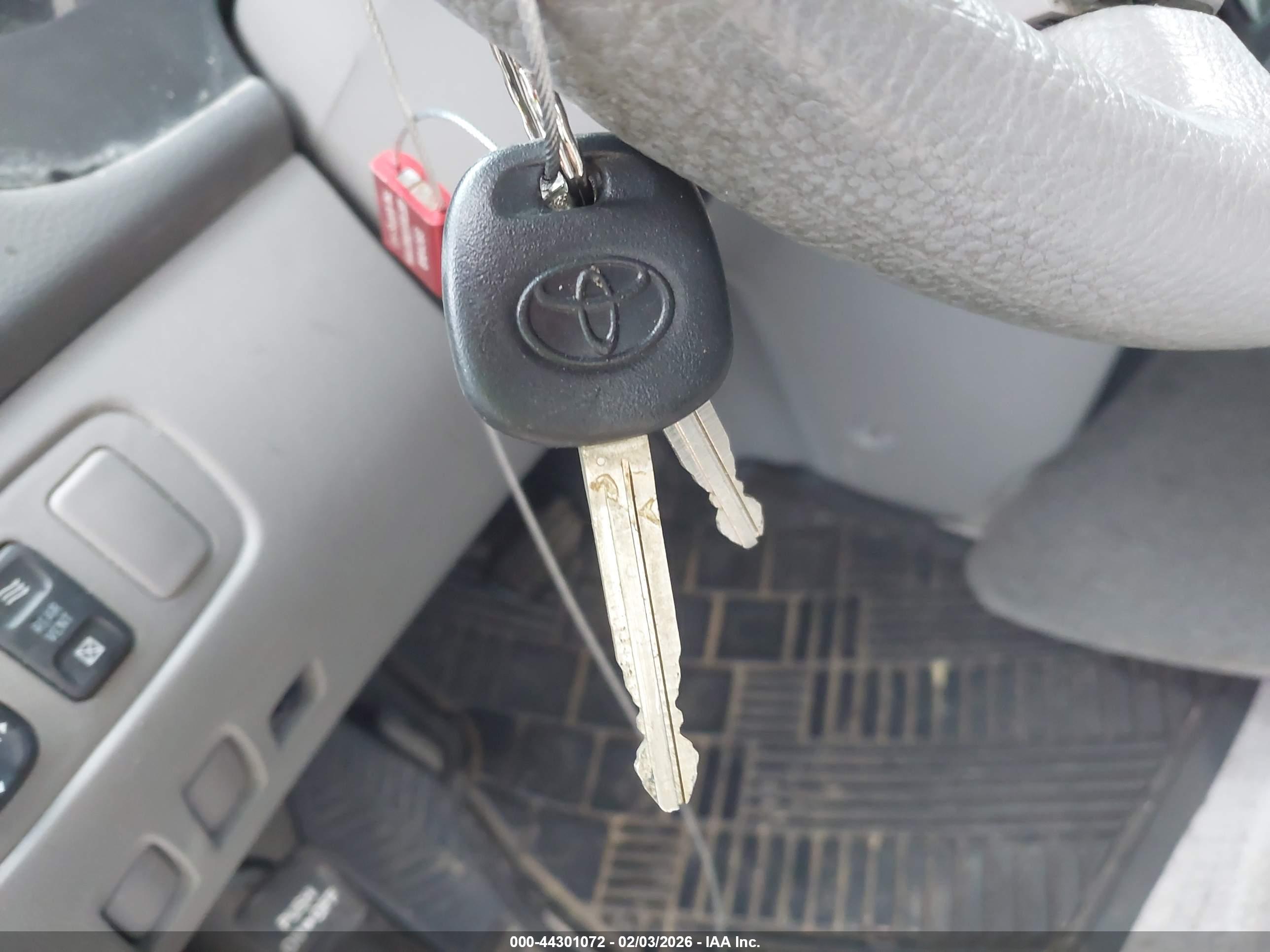 TOYOTA SIENNA image 11