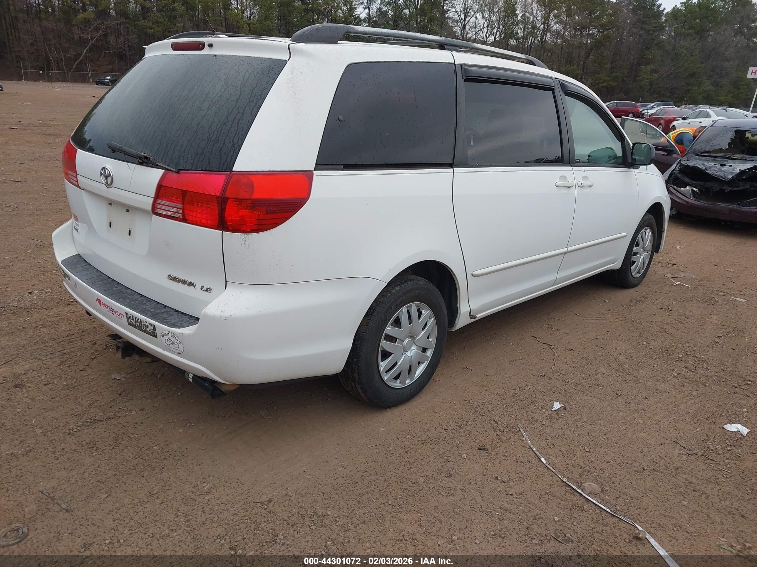TOYOTA SIENNA image 4