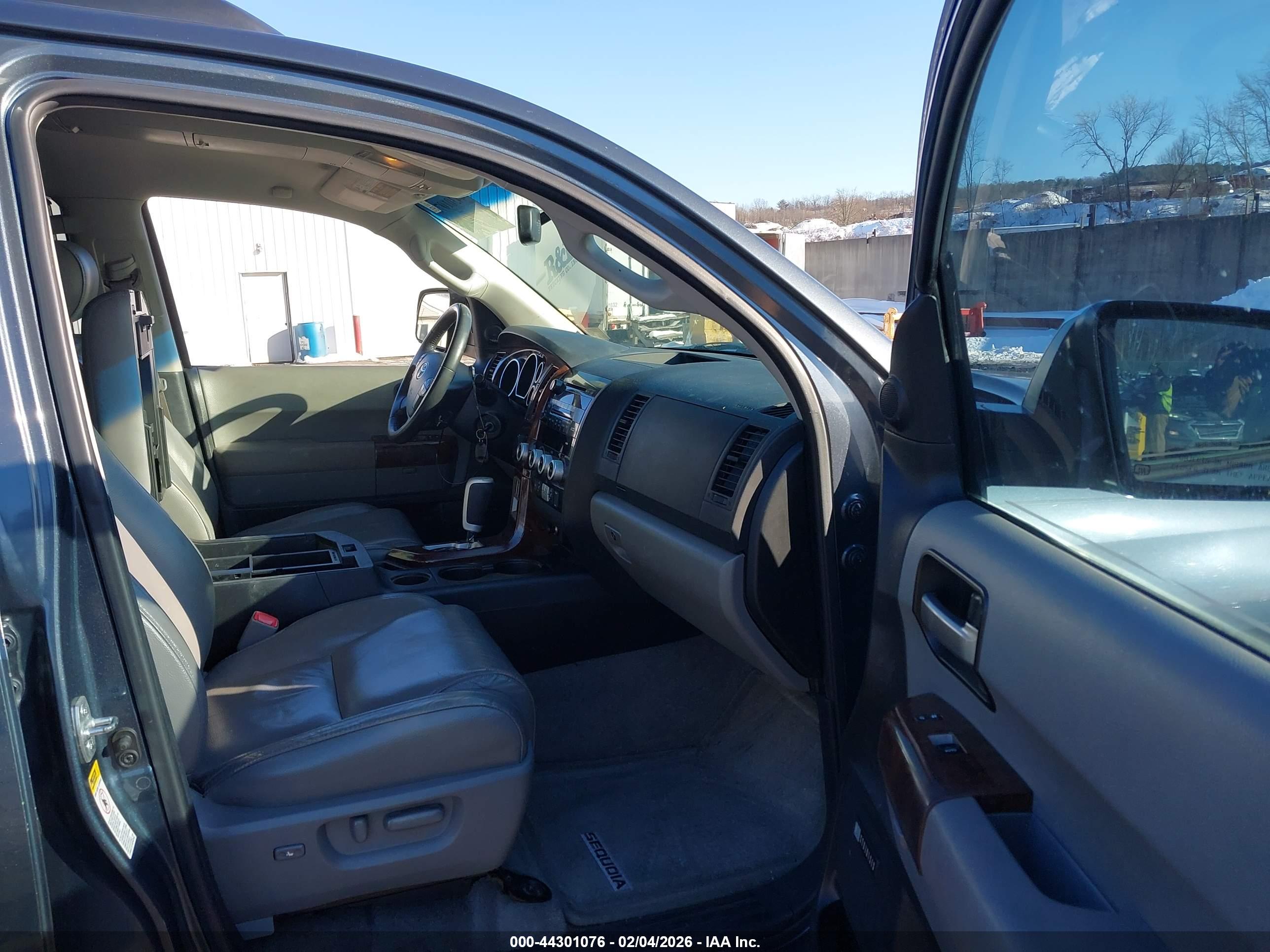 TOYOTA SEQUOIA image 5