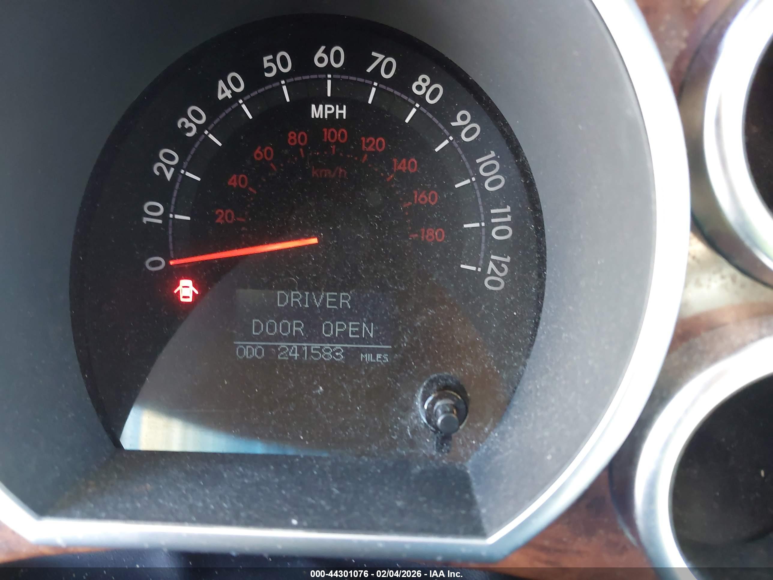 TOYOTA SEQUOIA image 7