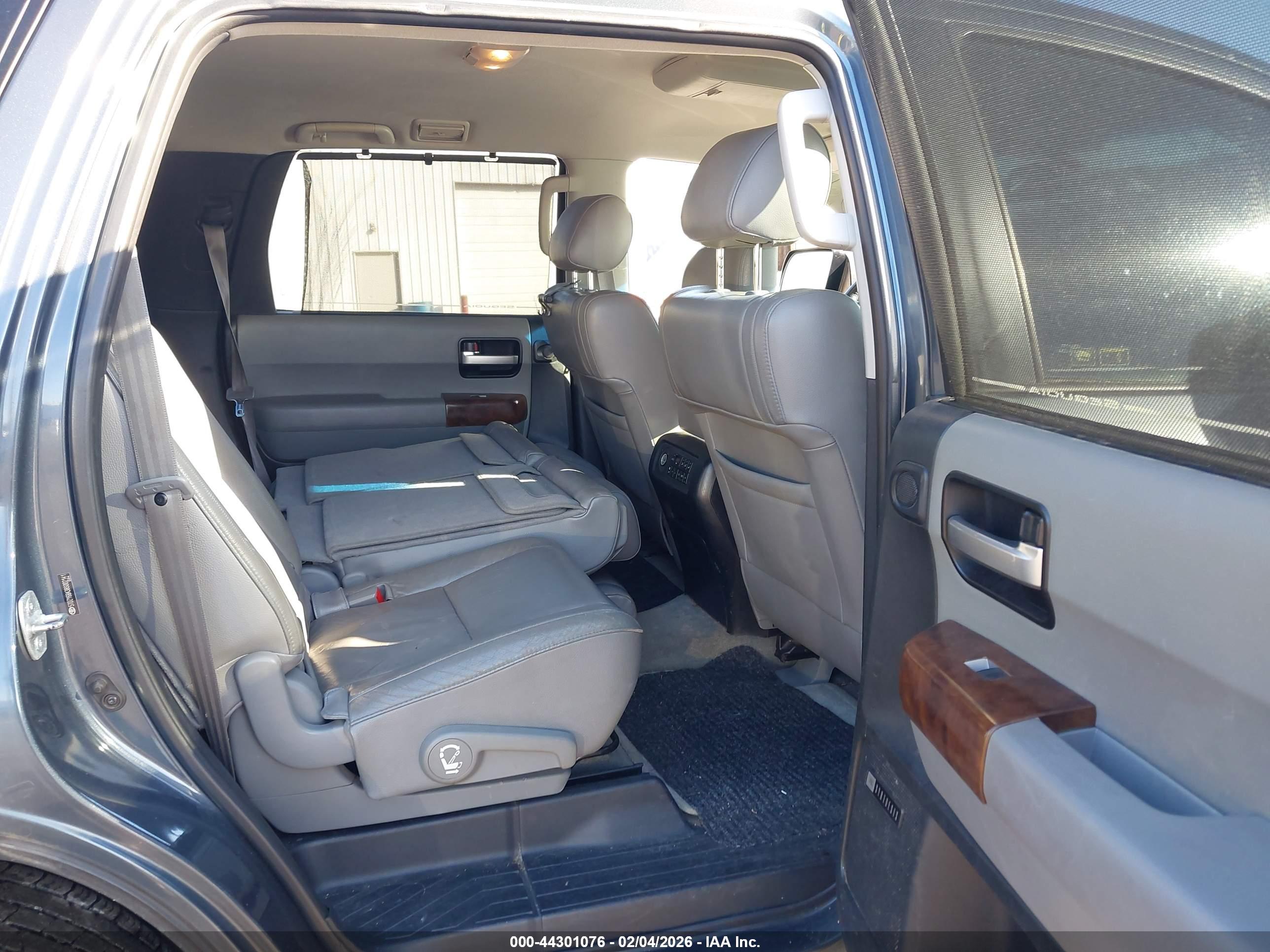 TOYOTA SEQUOIA image 8