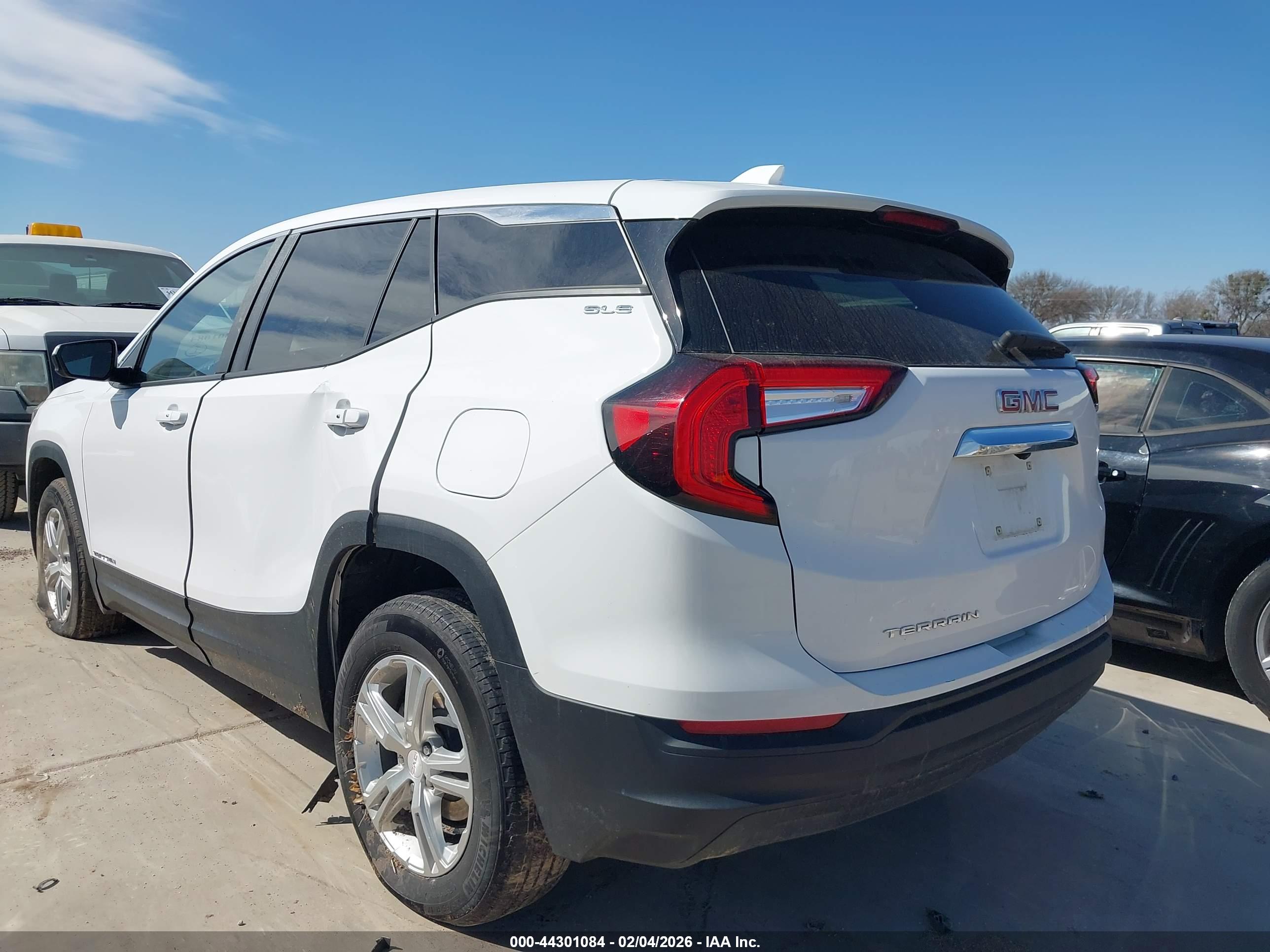 GMC TERRAIN image 3
