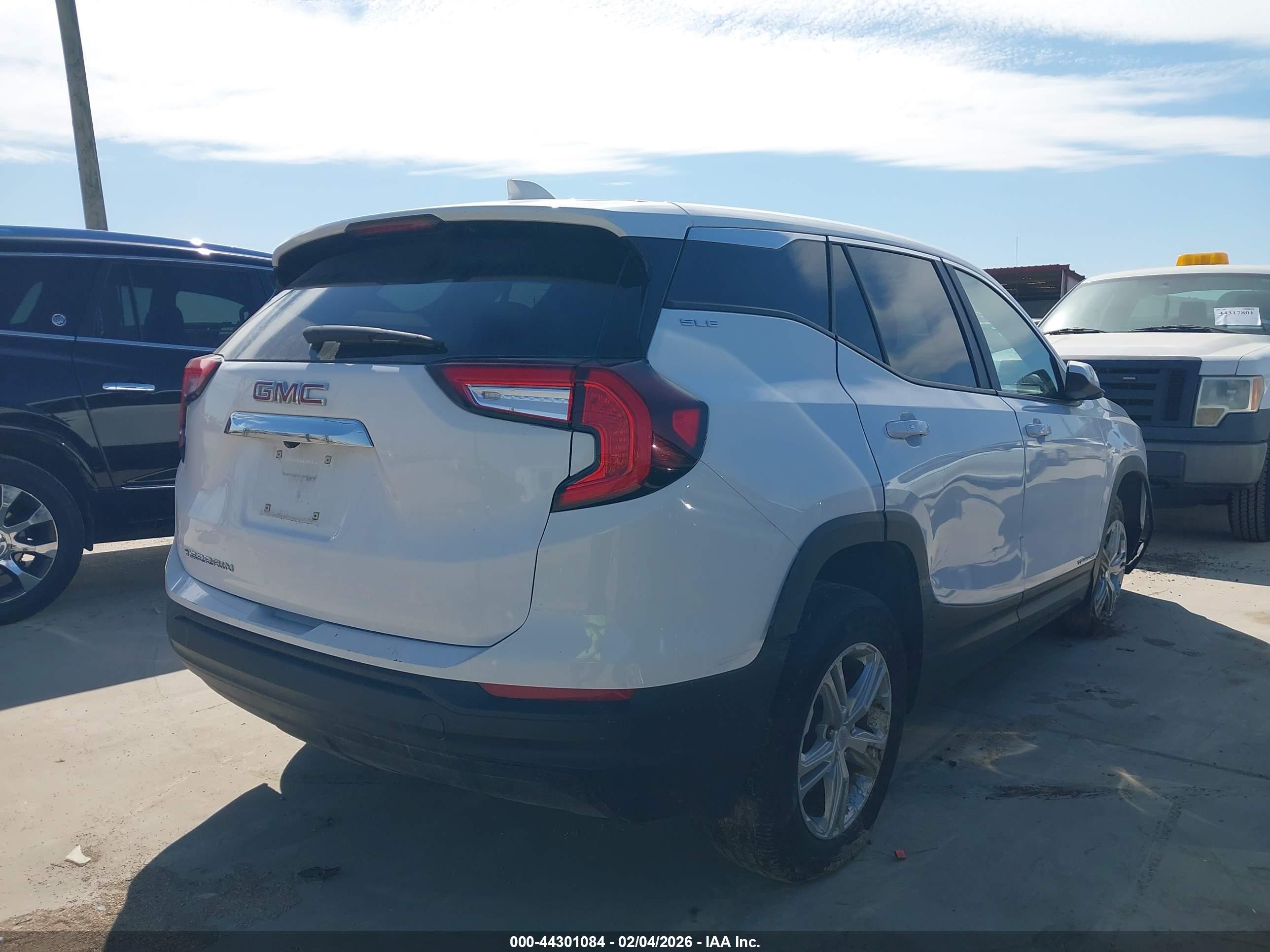 GMC TERRAIN image 4