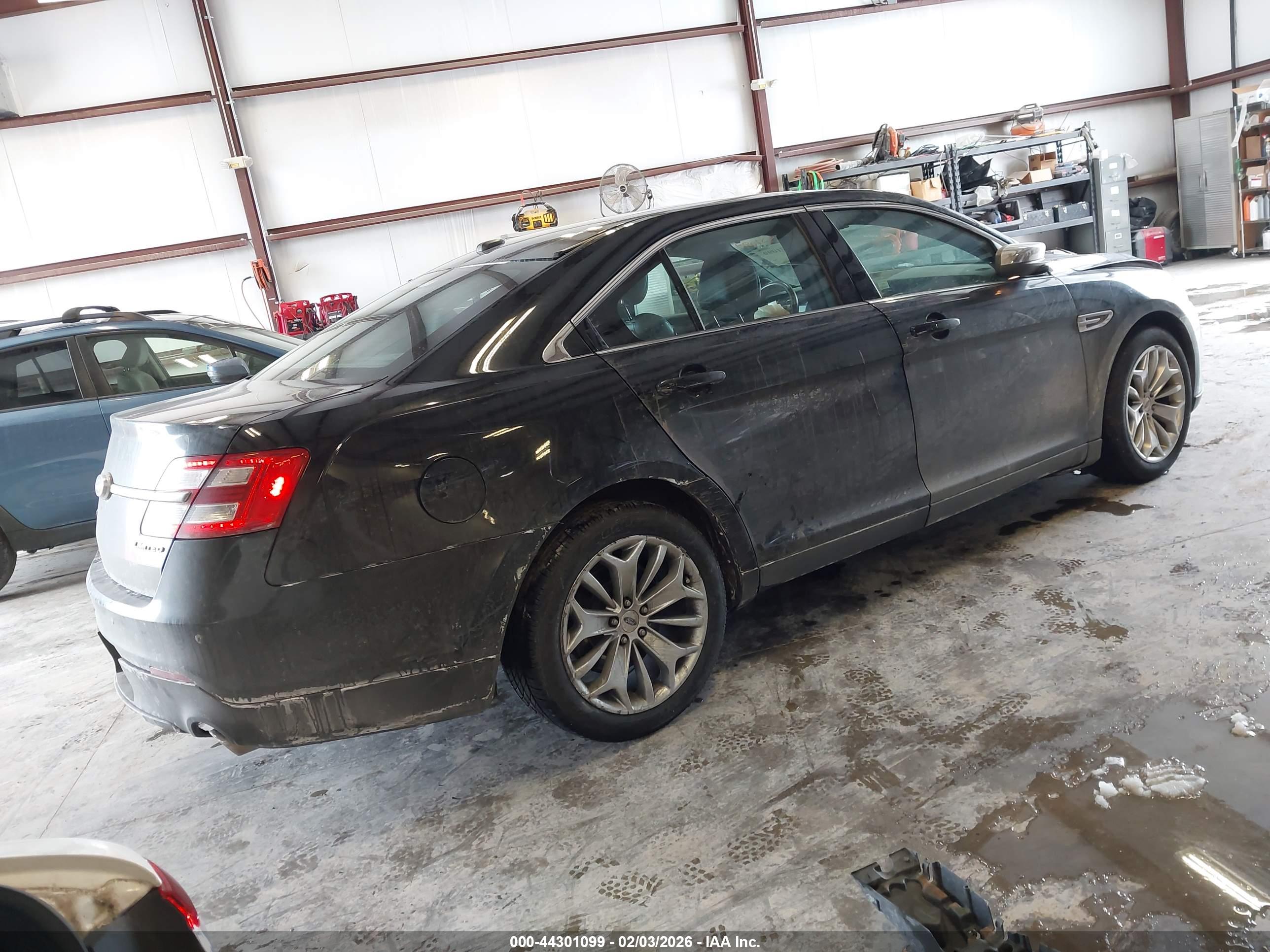 FORD TAURUS image 4