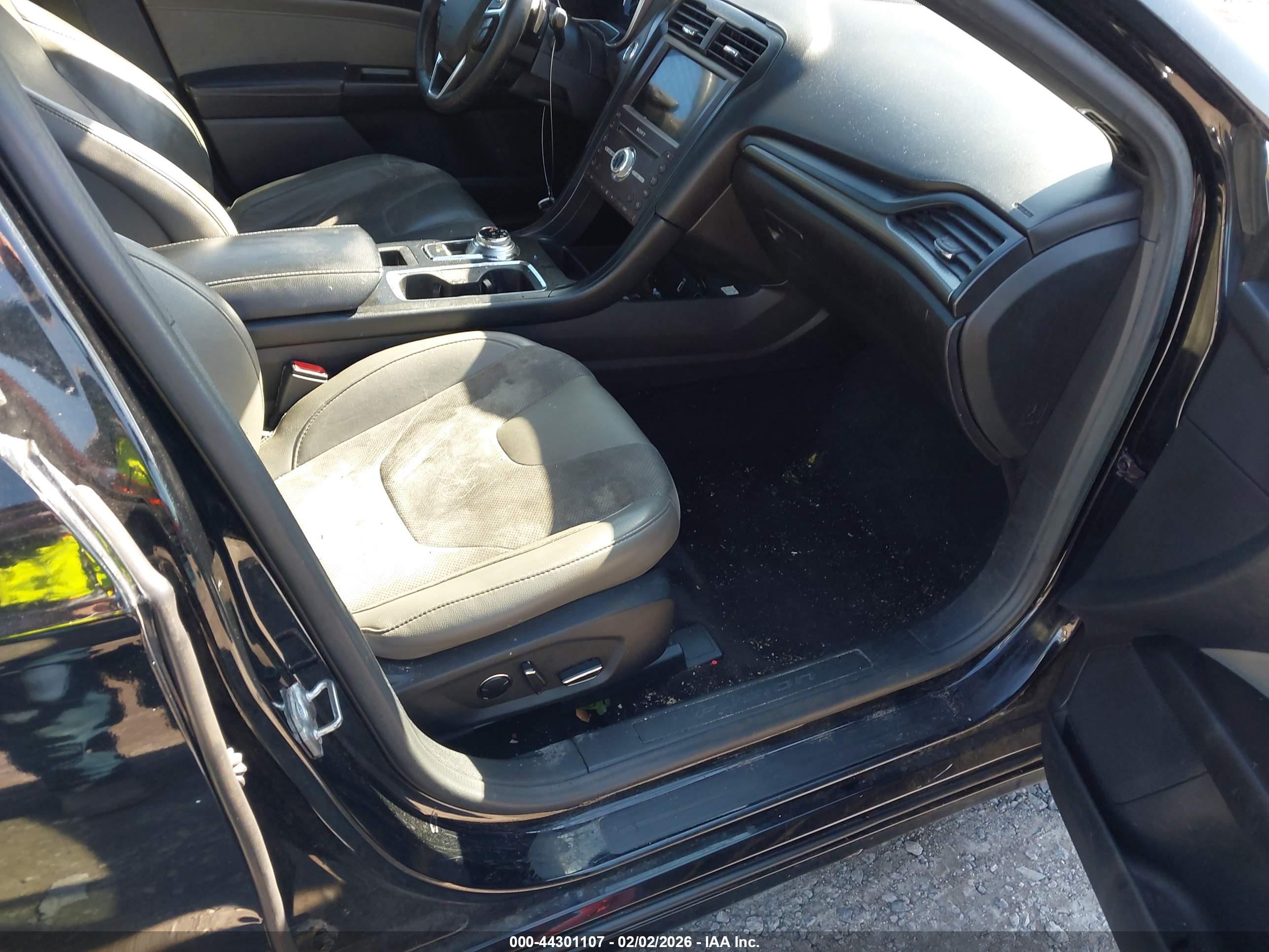 FORD FUSION image 5
