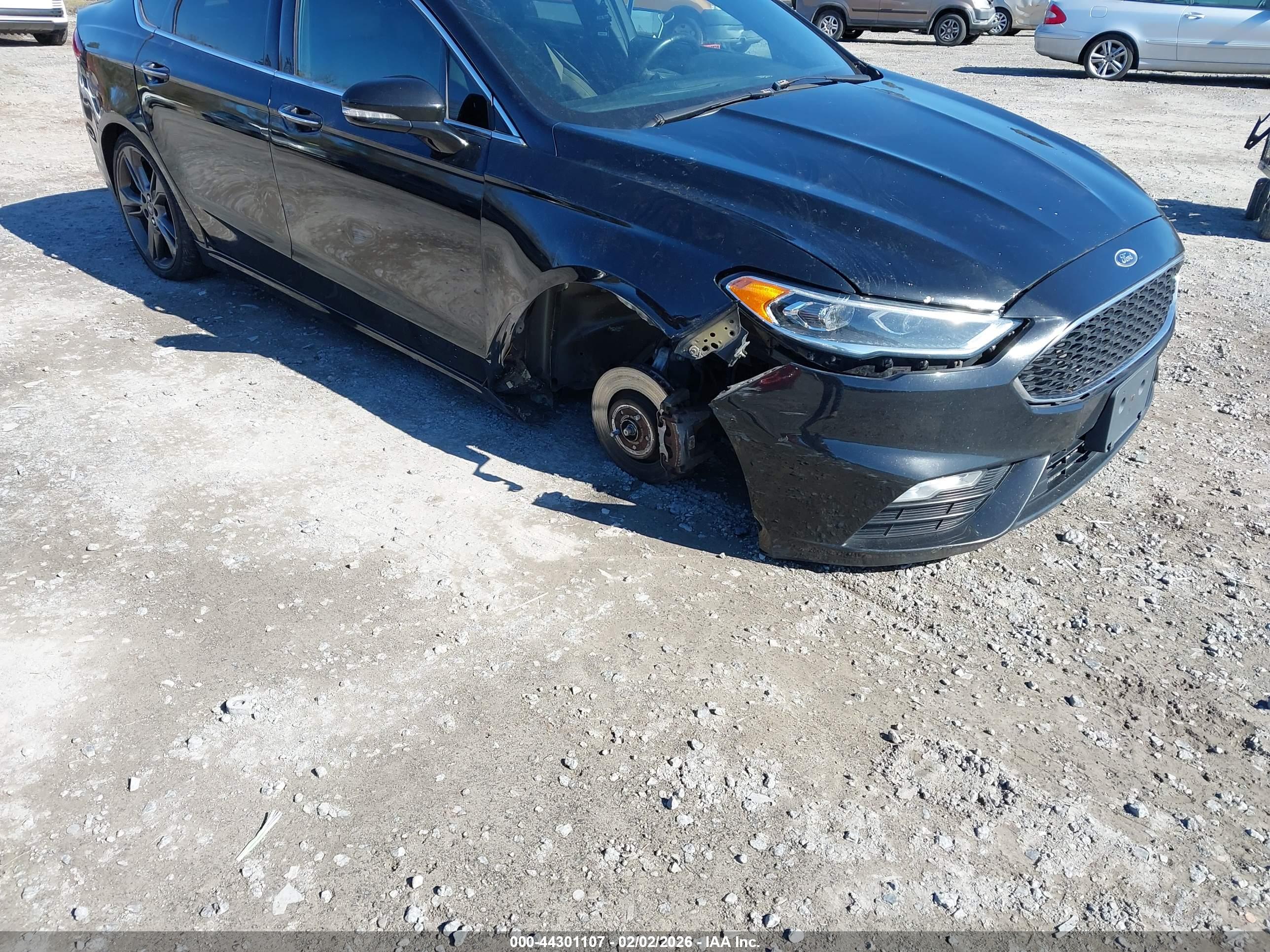 FORD FUSION image 6