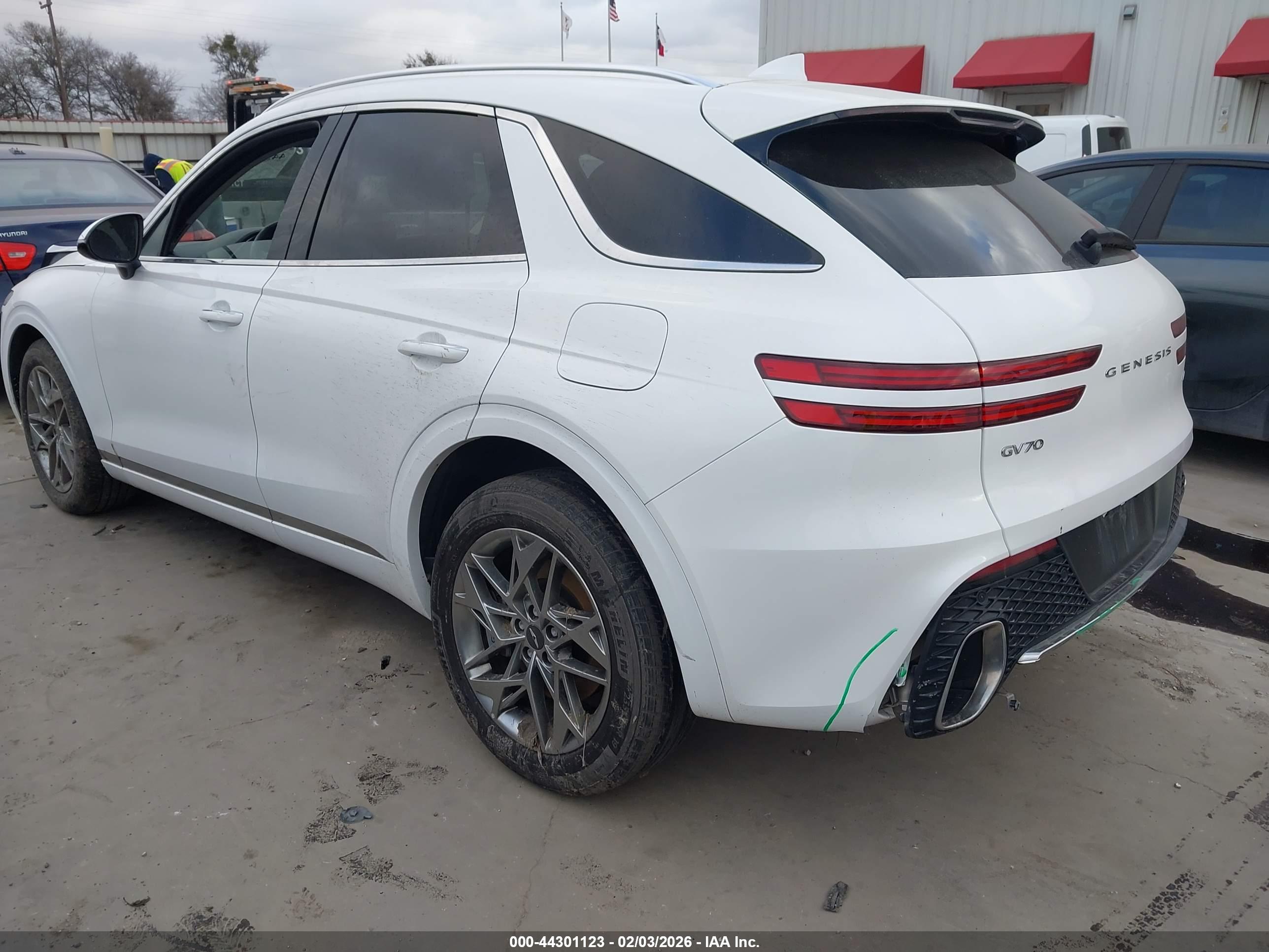 GENESIS GV70 image 3