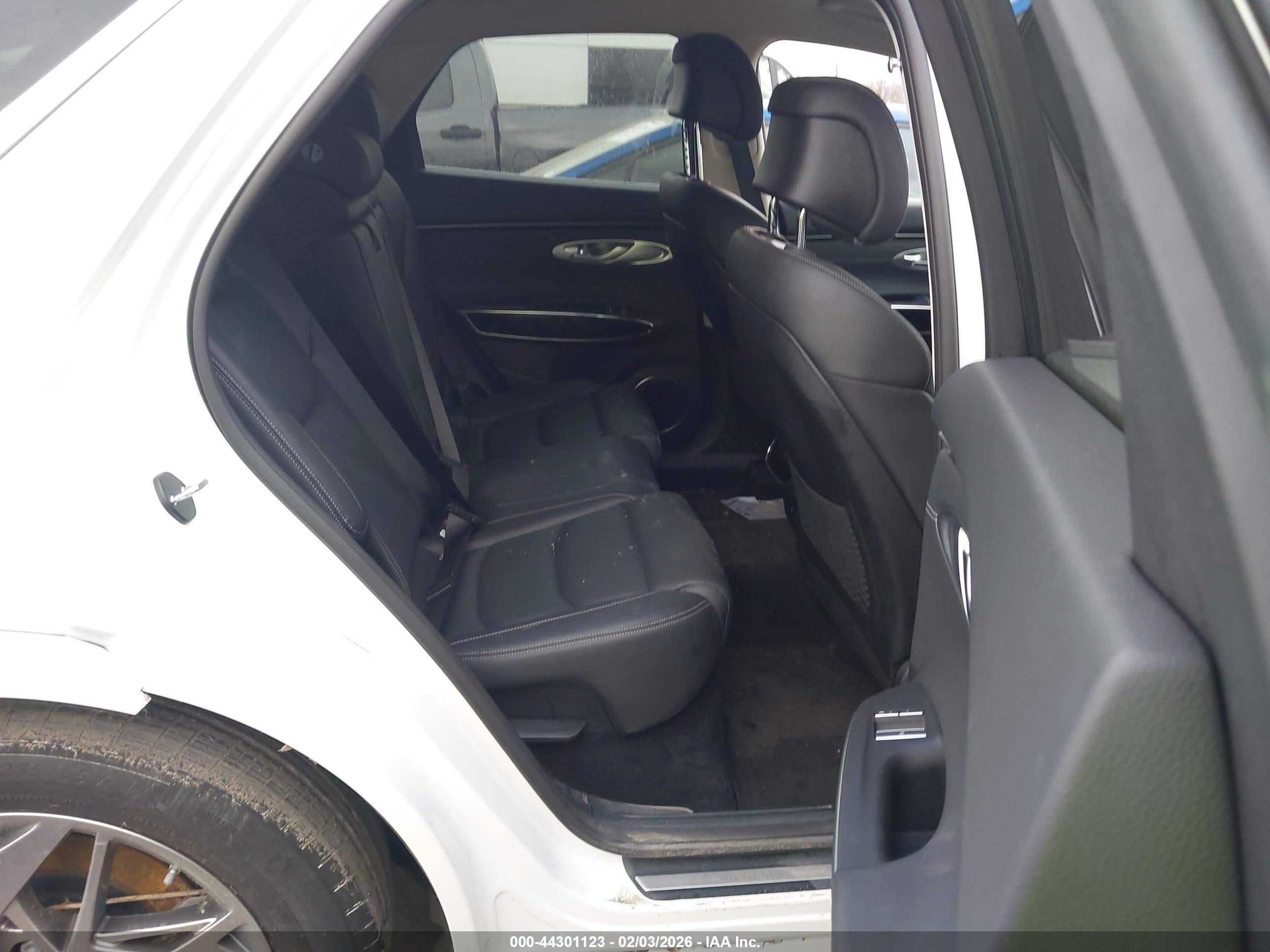 GENESIS GV70 image 8