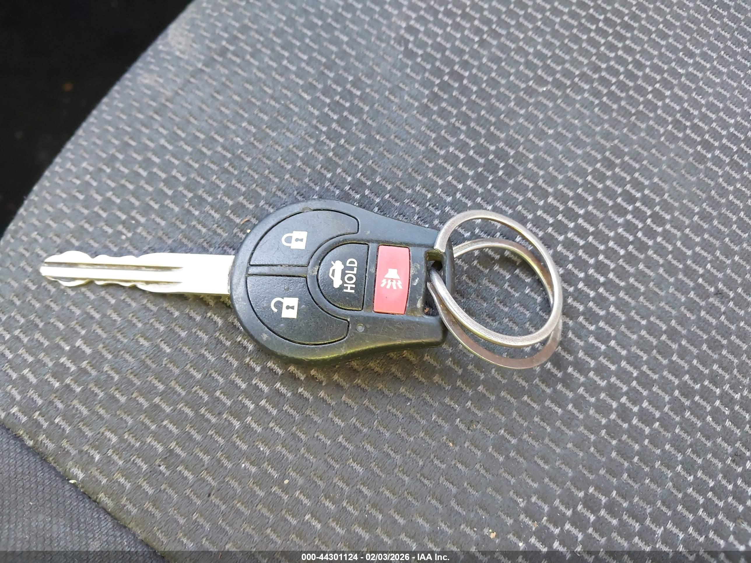 NISSAN VERSA image 11