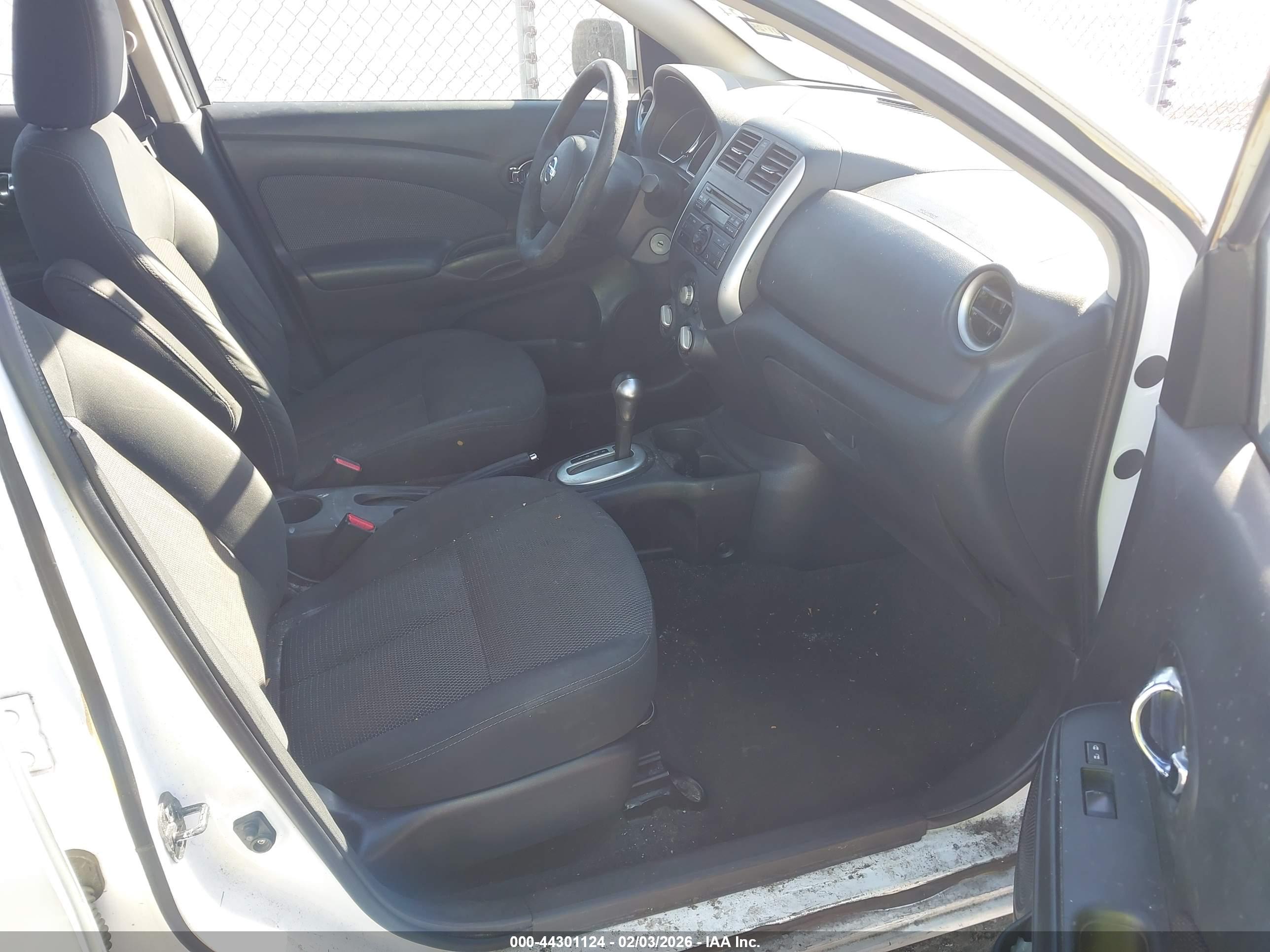 NISSAN VERSA image 5