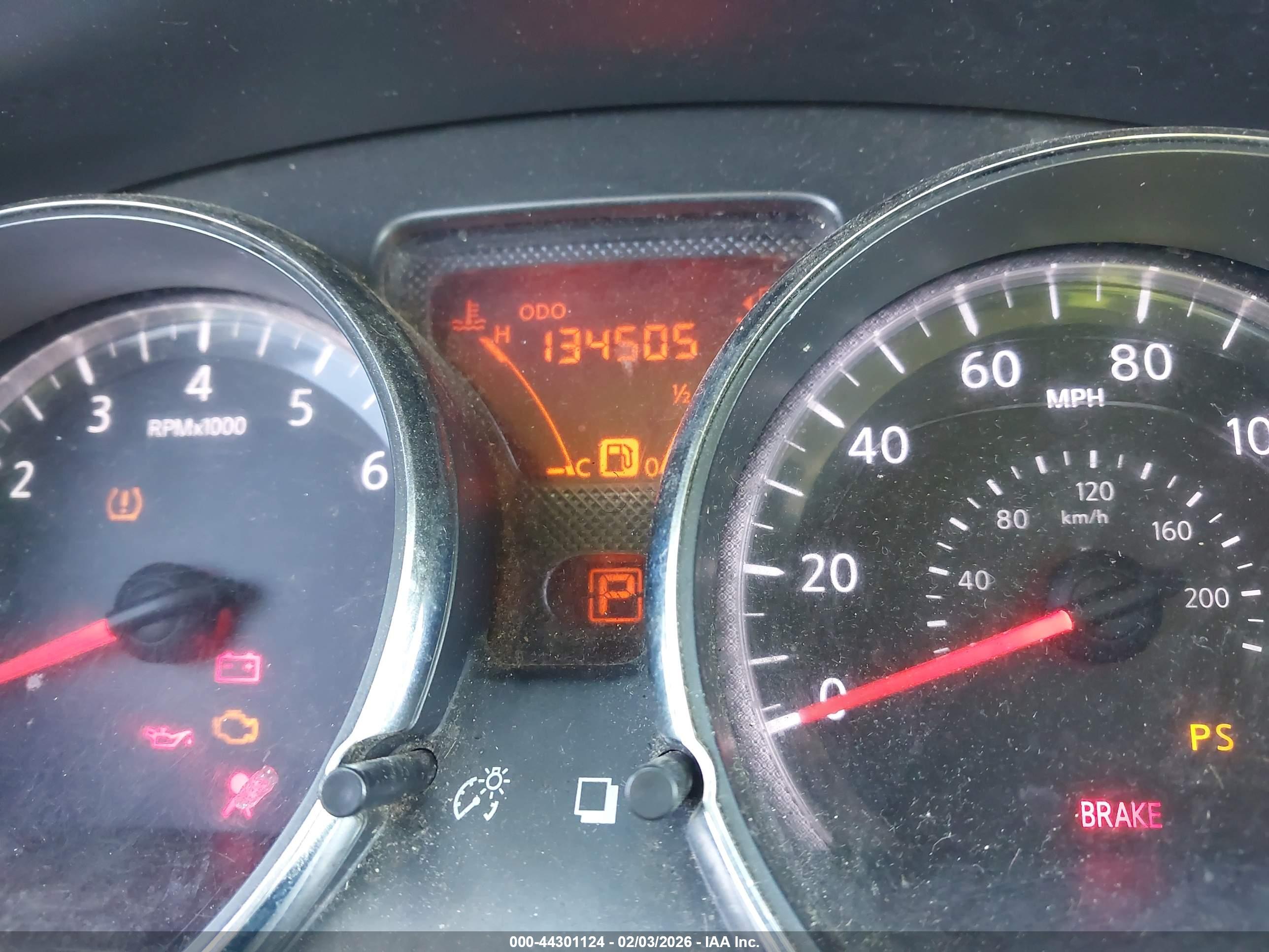 NISSAN VERSA image 7