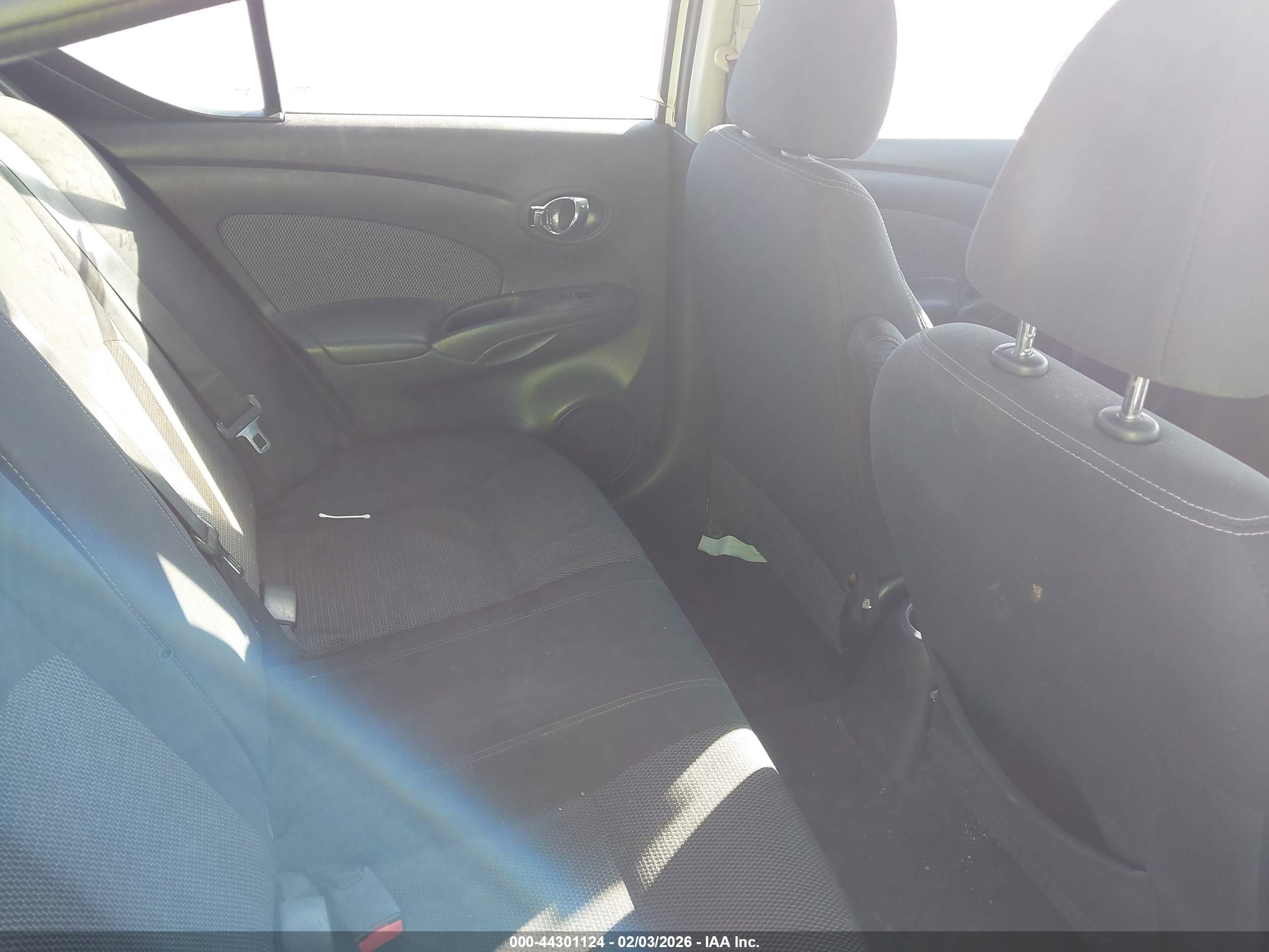 NISSAN VERSA image 8