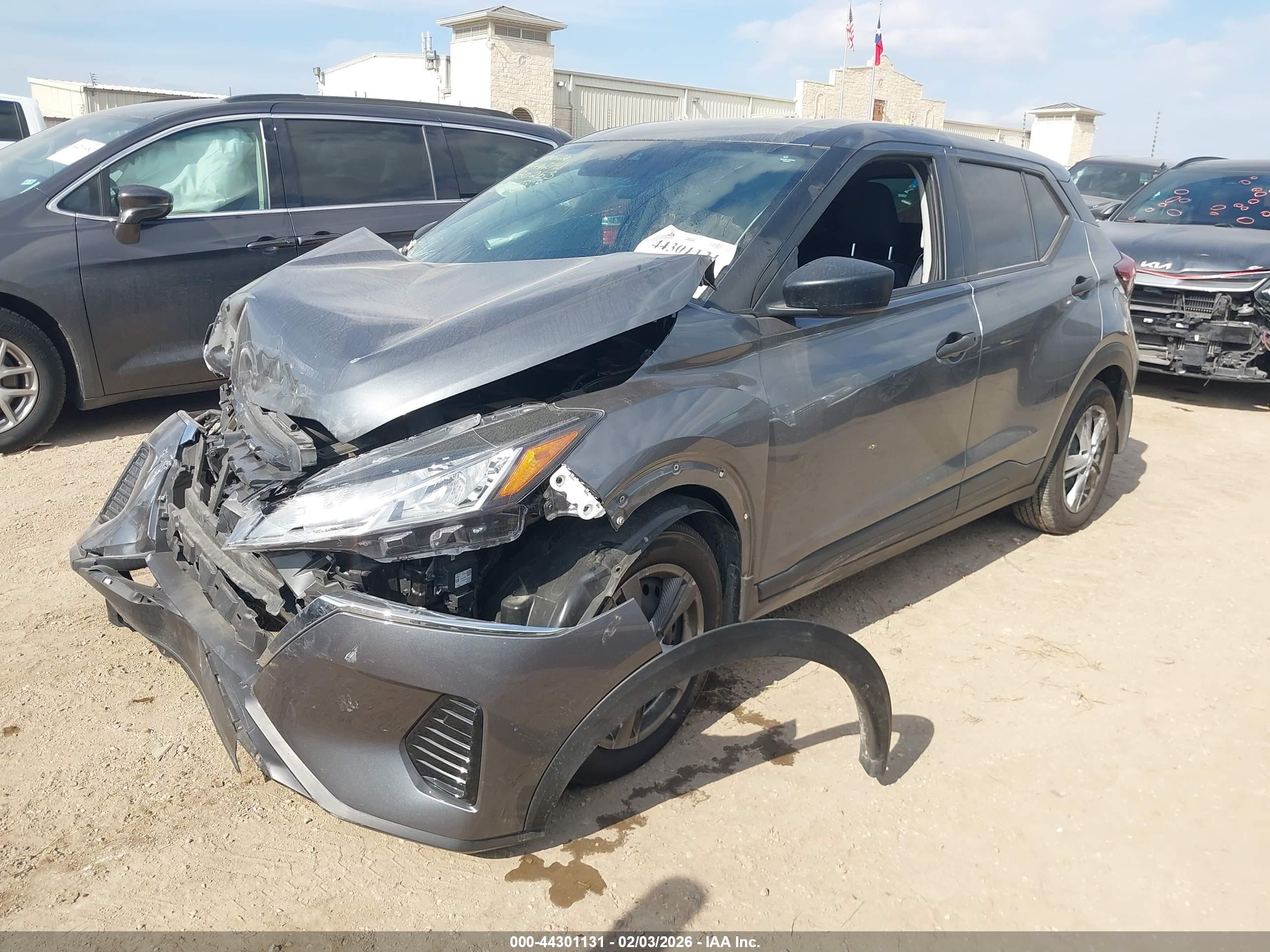 NISSAN KICKS image 2