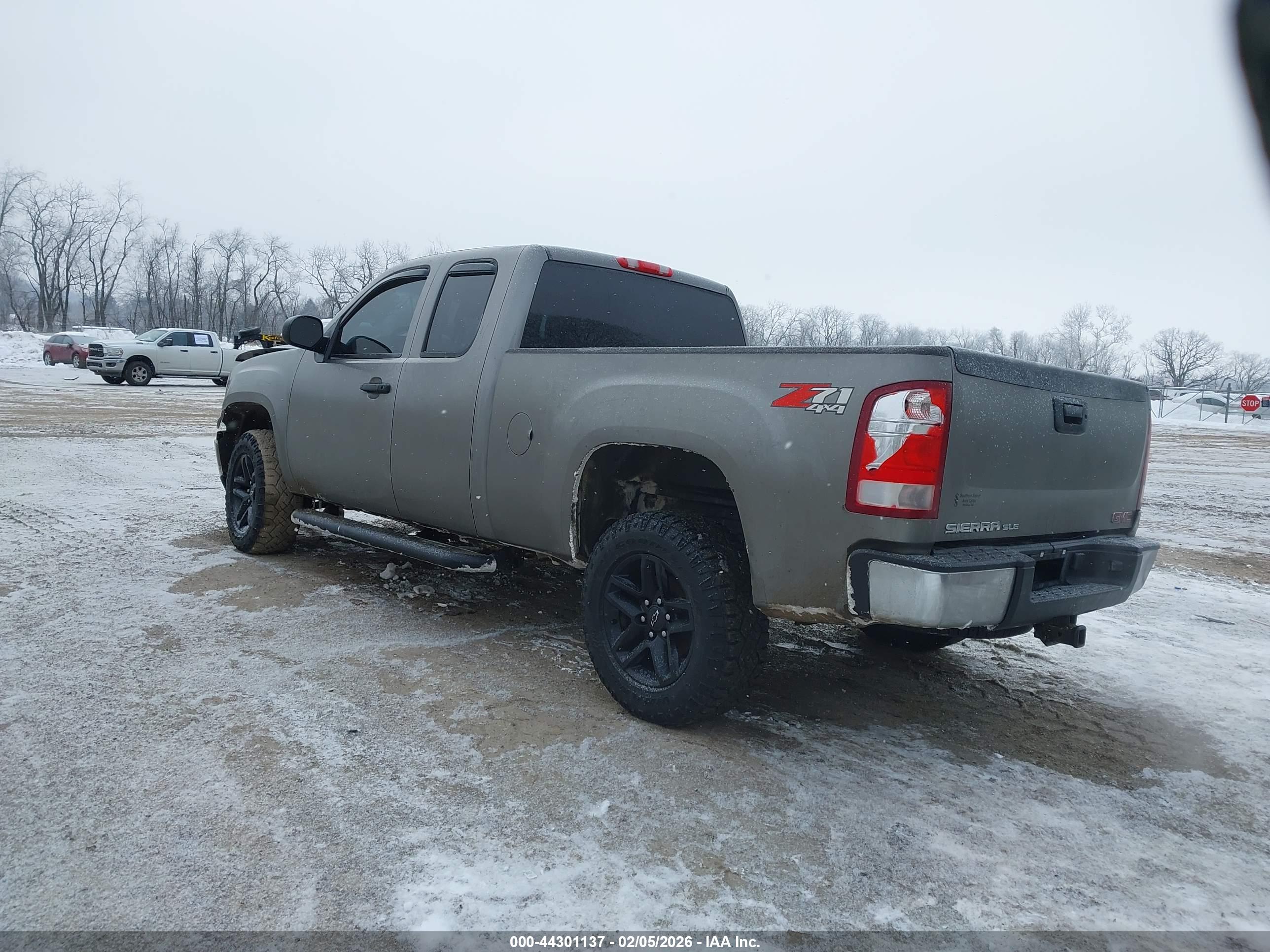 GMC SIERRA image 3