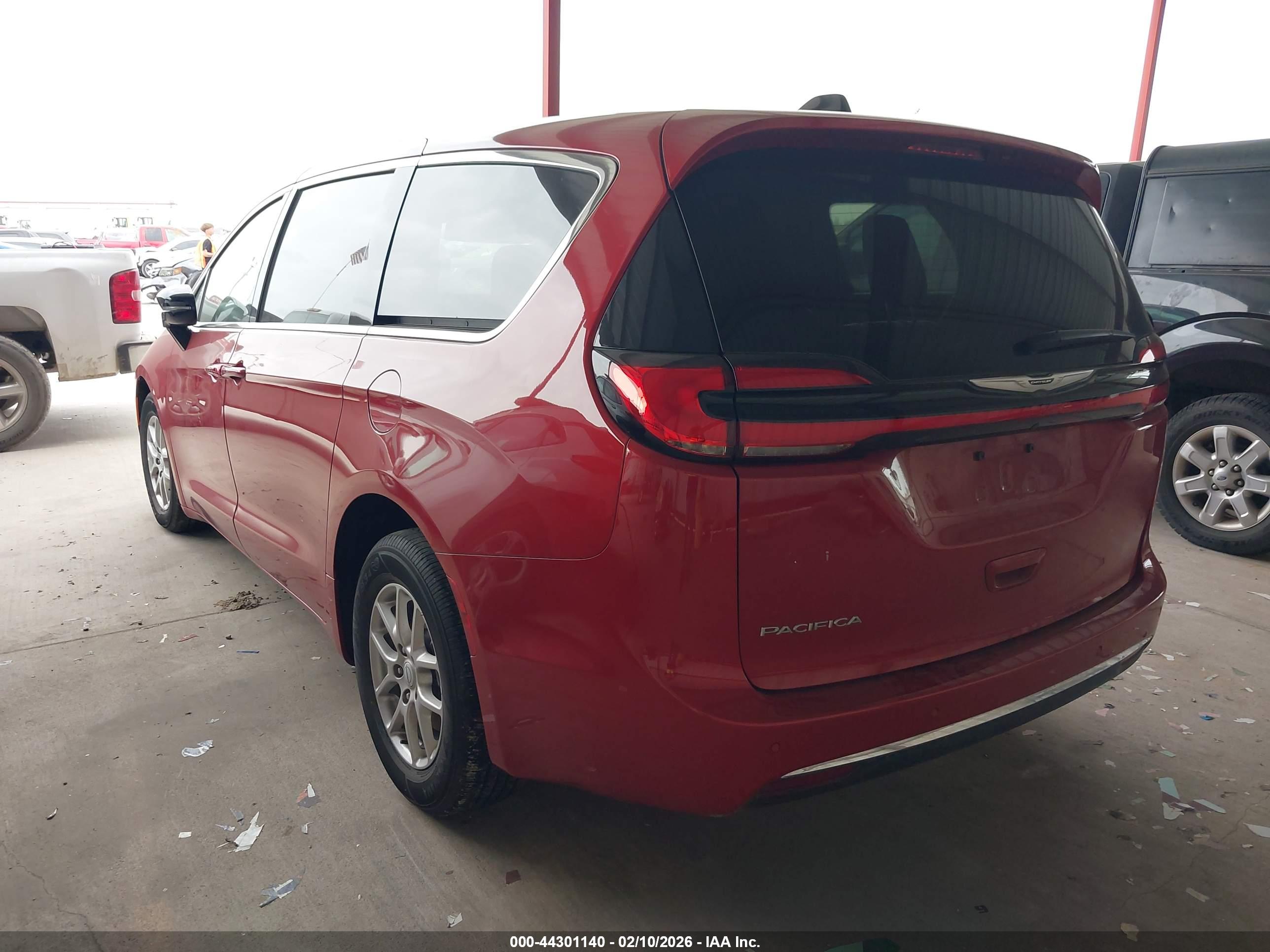 CHRYSLER PACIFICA image 3