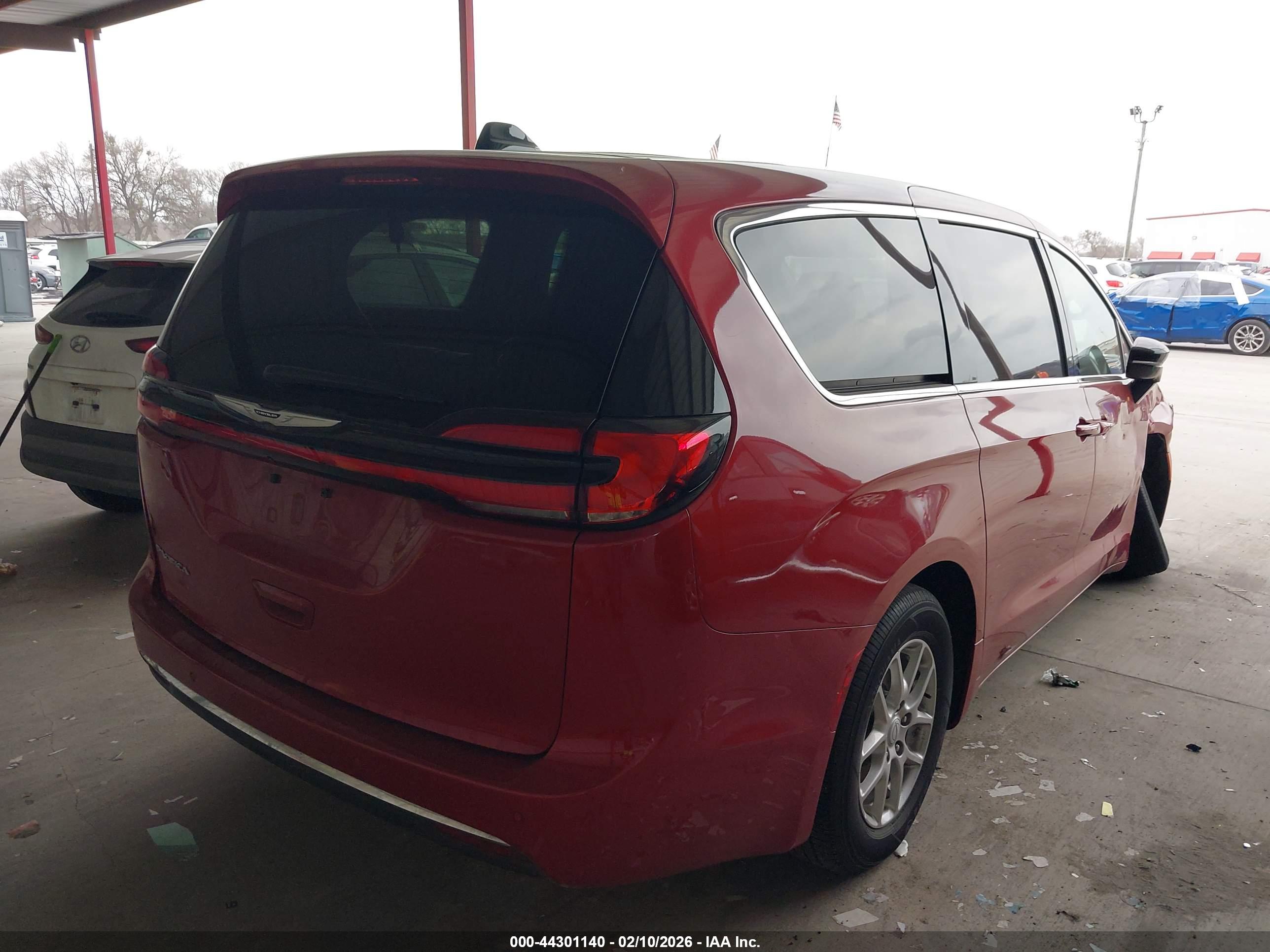 CHRYSLER PACIFICA image 4