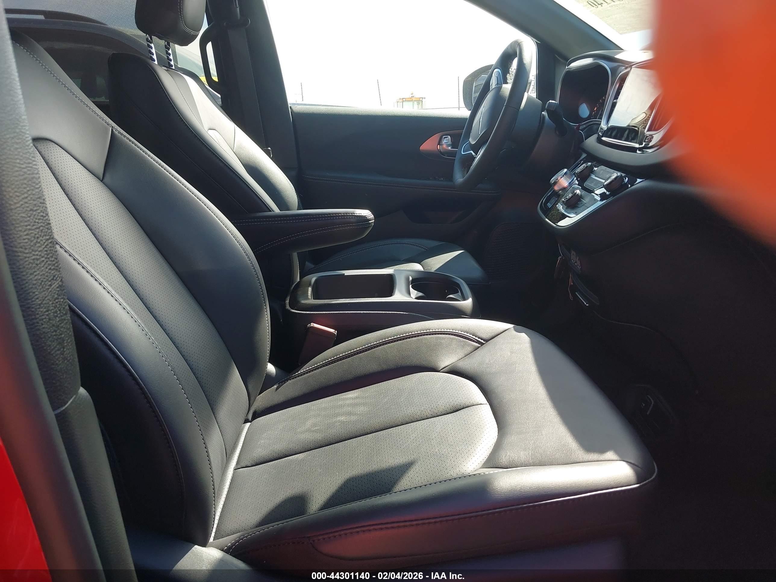 CHRYSLER PACIFICA image 5