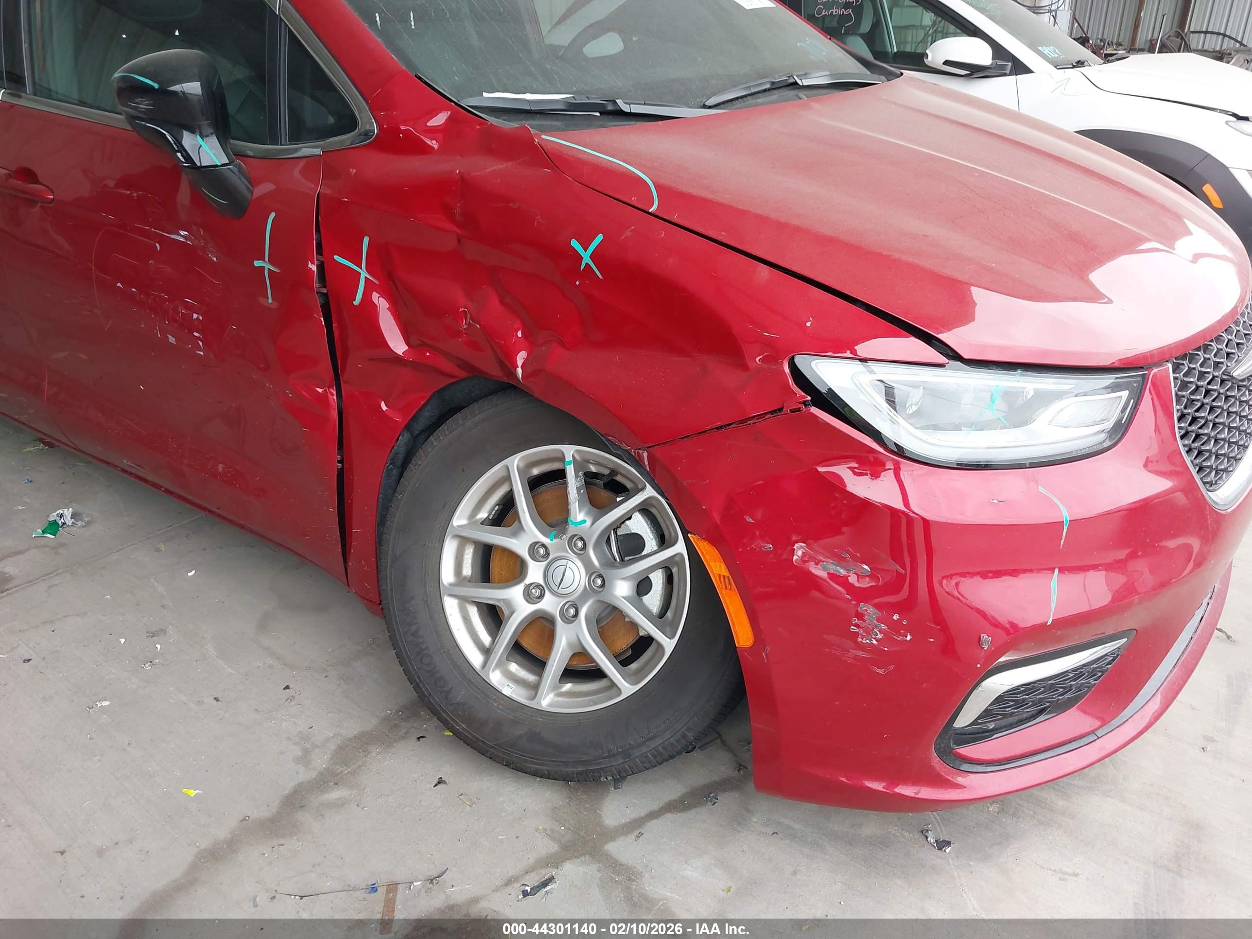 CHRYSLER PACIFICA image 6