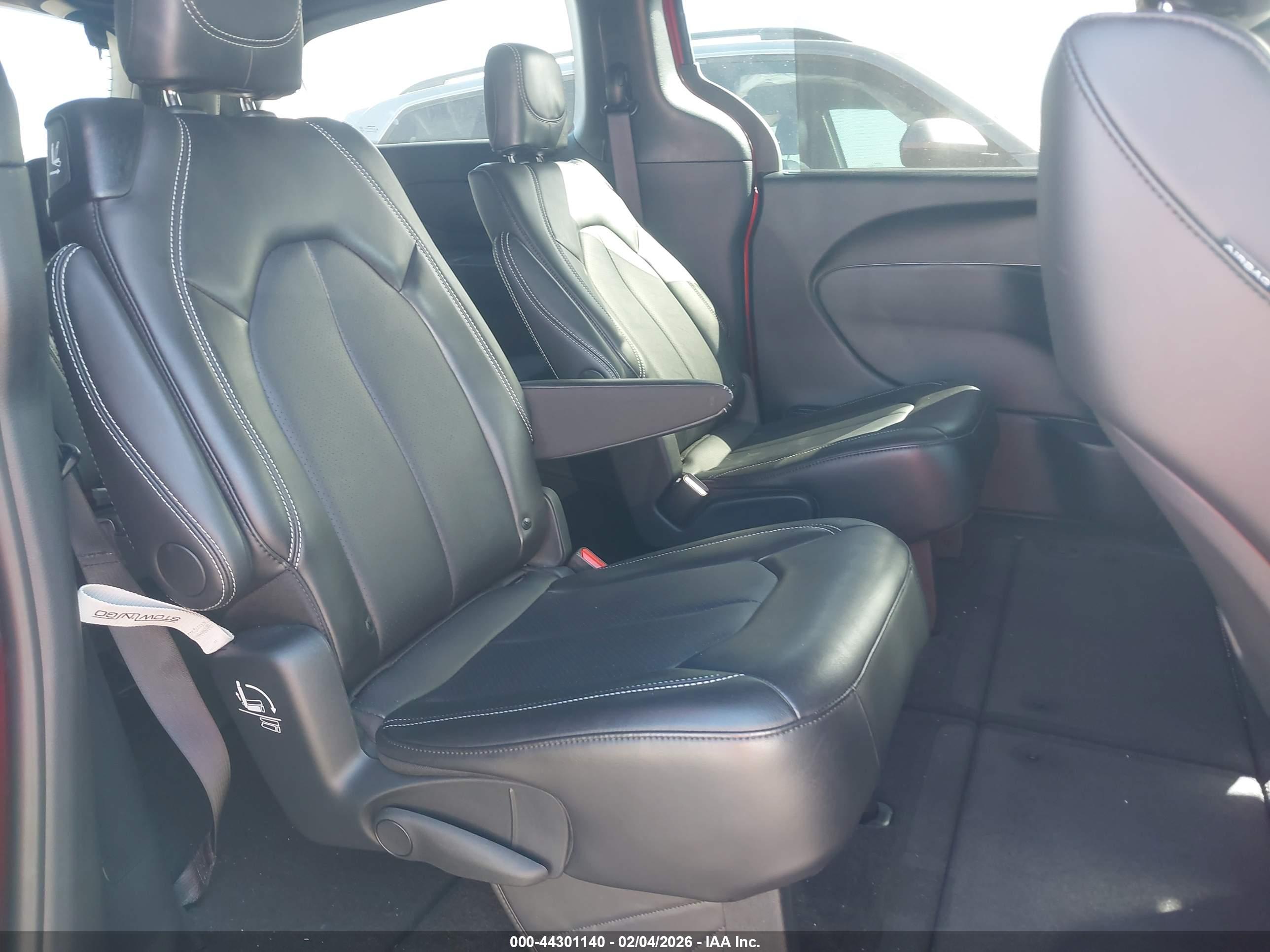 CHRYSLER PACIFICA image 8