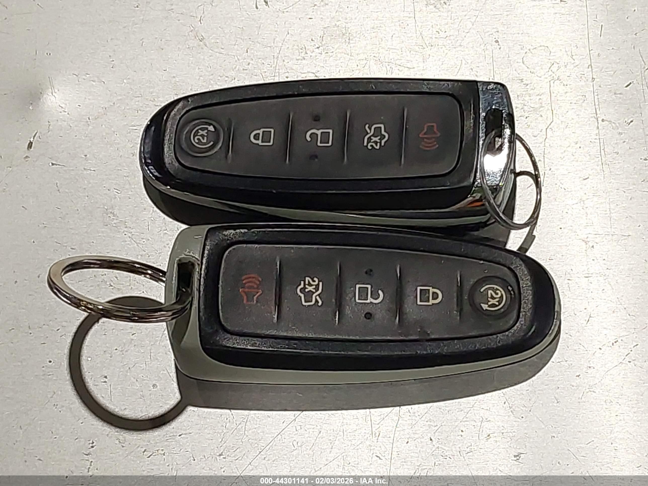 LINCOLN MKT image 11
