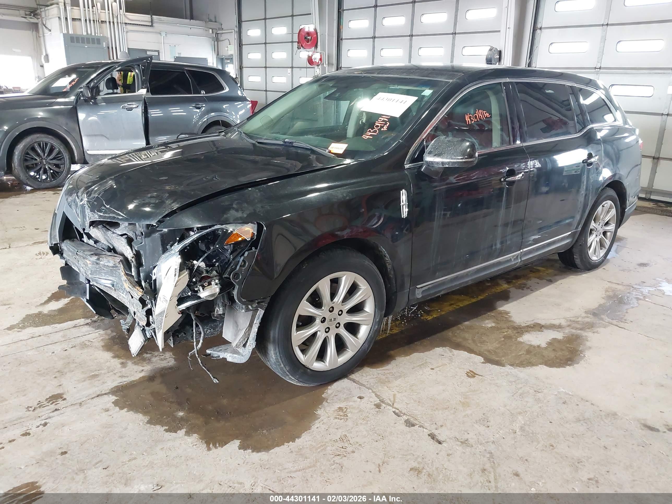 LINCOLN MKT image 2
