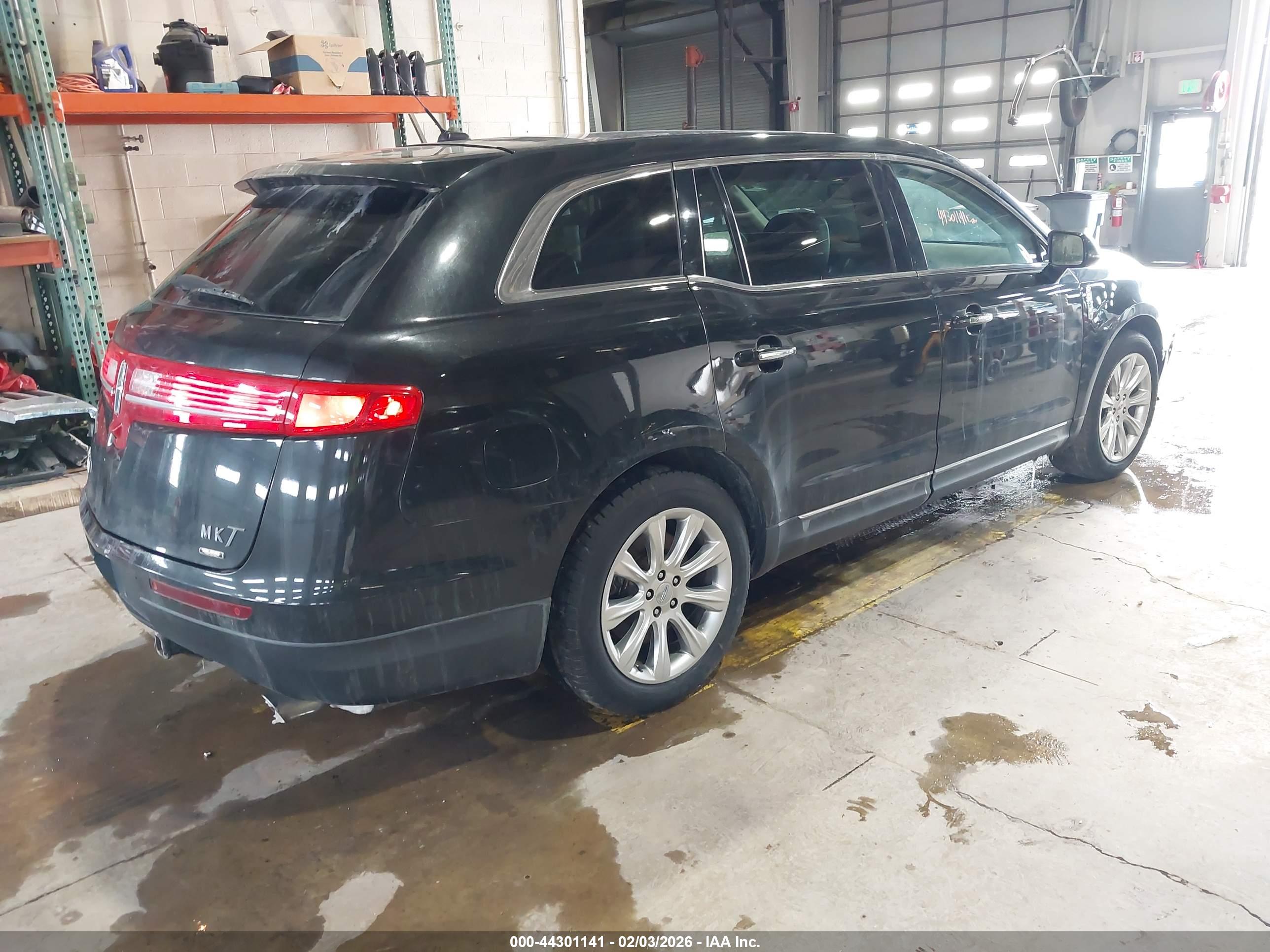 LINCOLN MKT image 4