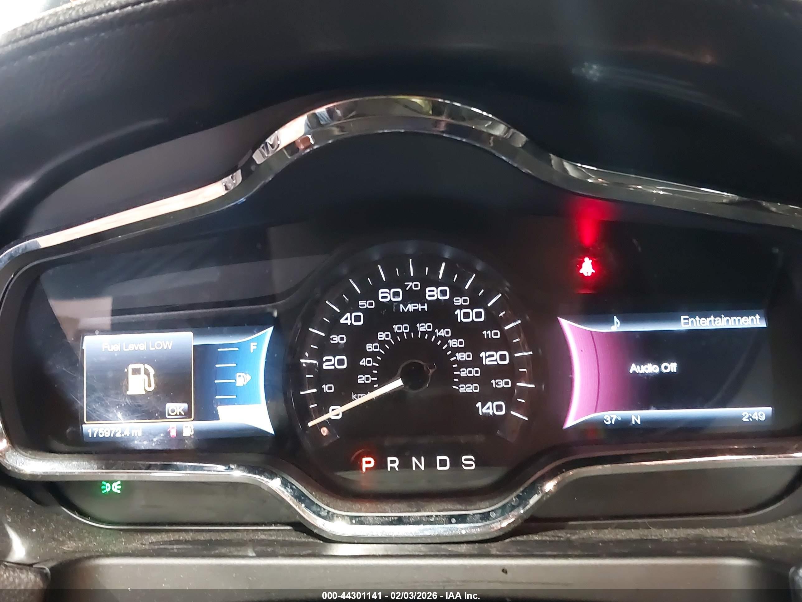 LINCOLN MKT image 7