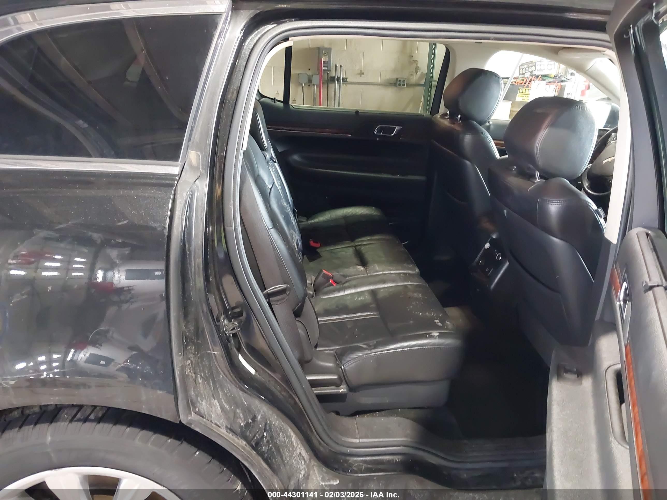 LINCOLN MKT image 8