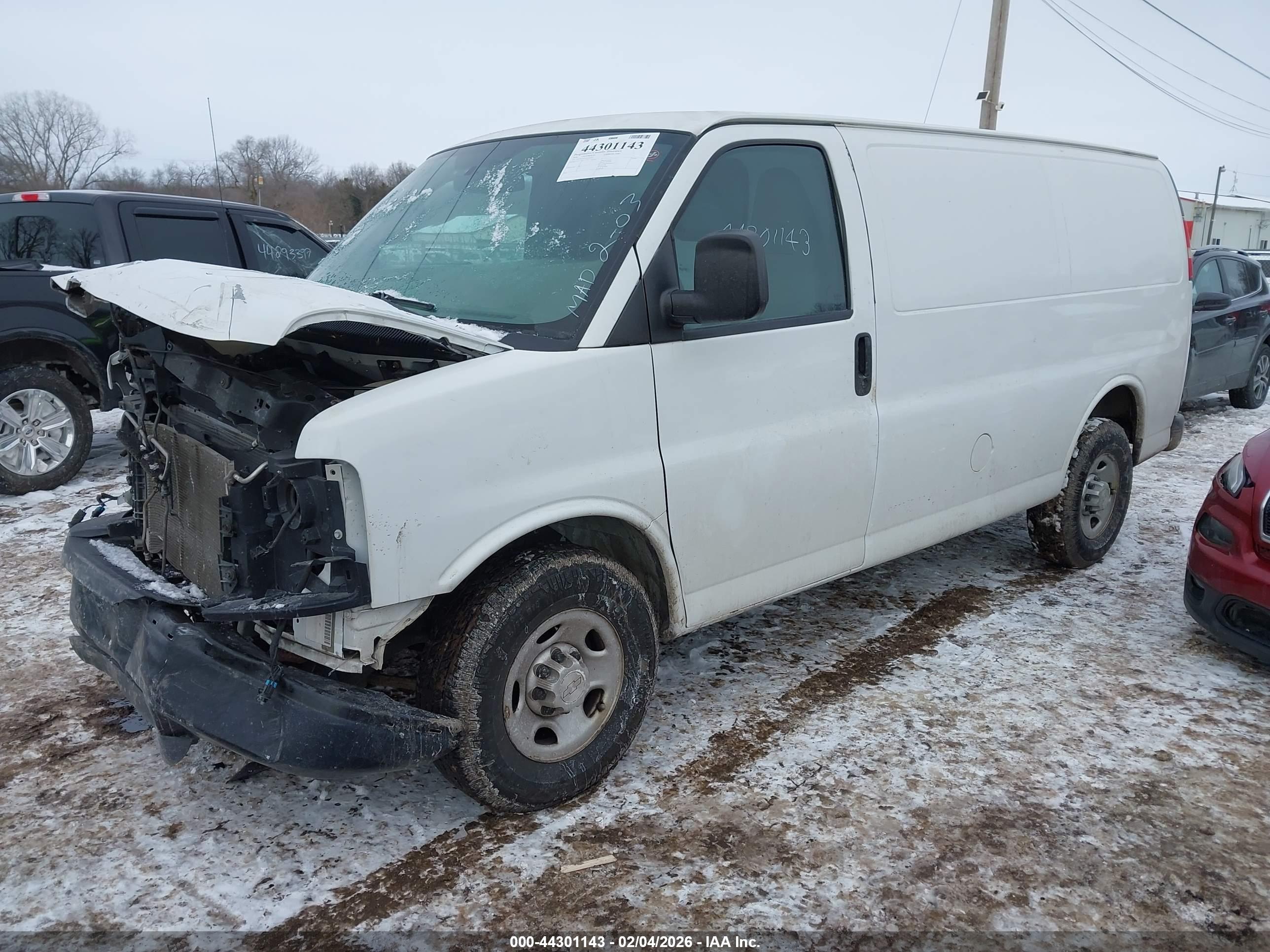 CHEVROLET EXPRESS image 2