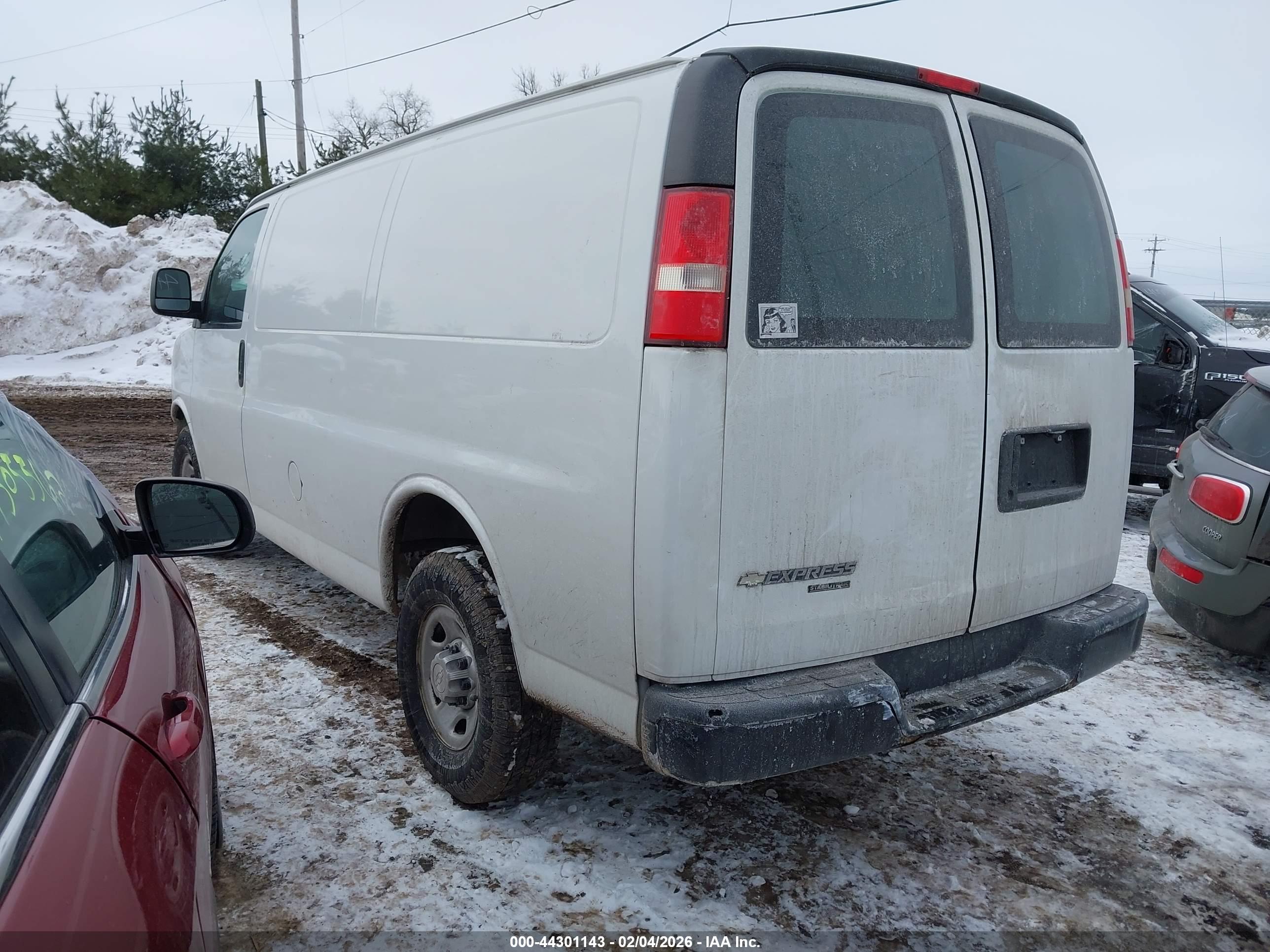 CHEVROLET EXPRESS image 3