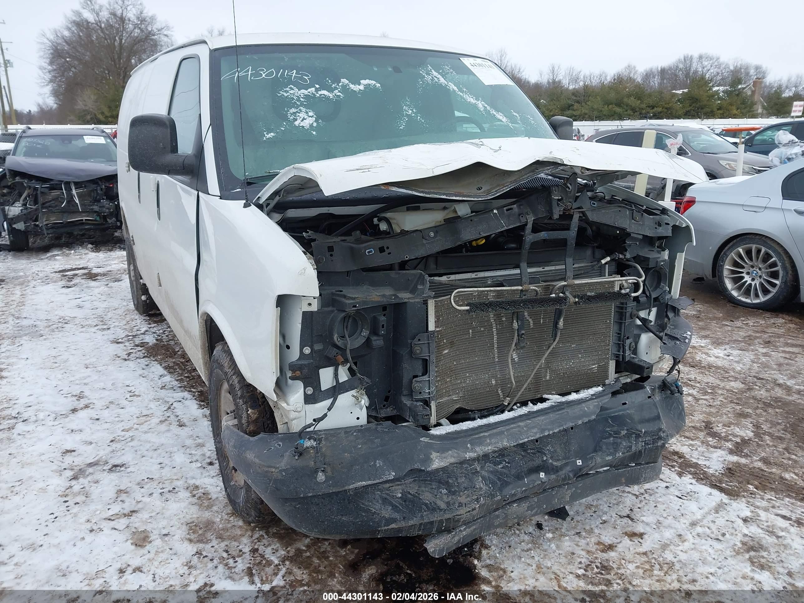 CHEVROLET EXPRESS image 6