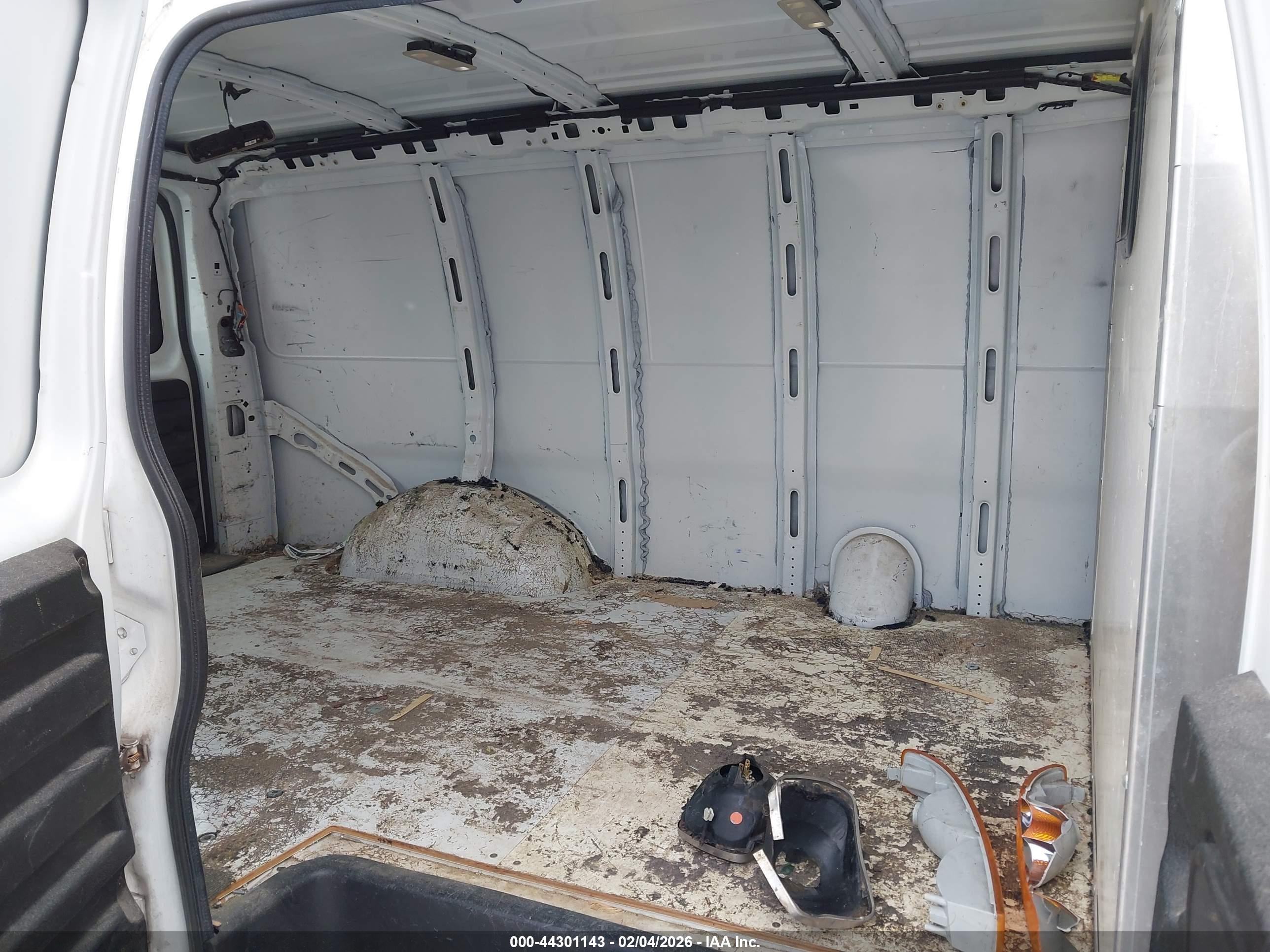 CHEVROLET EXPRESS image 8
