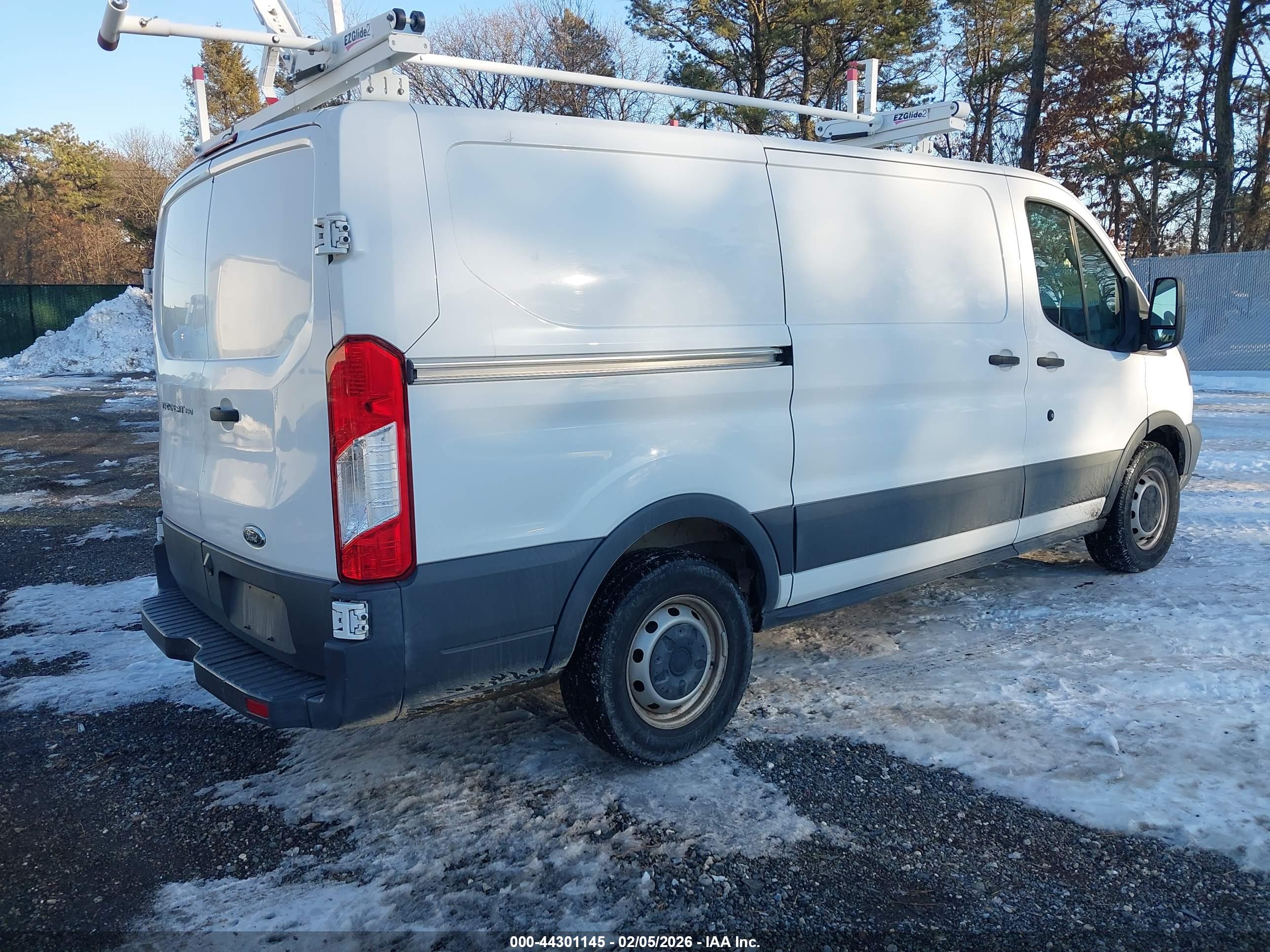 FORD TRANSIT-150 image 4