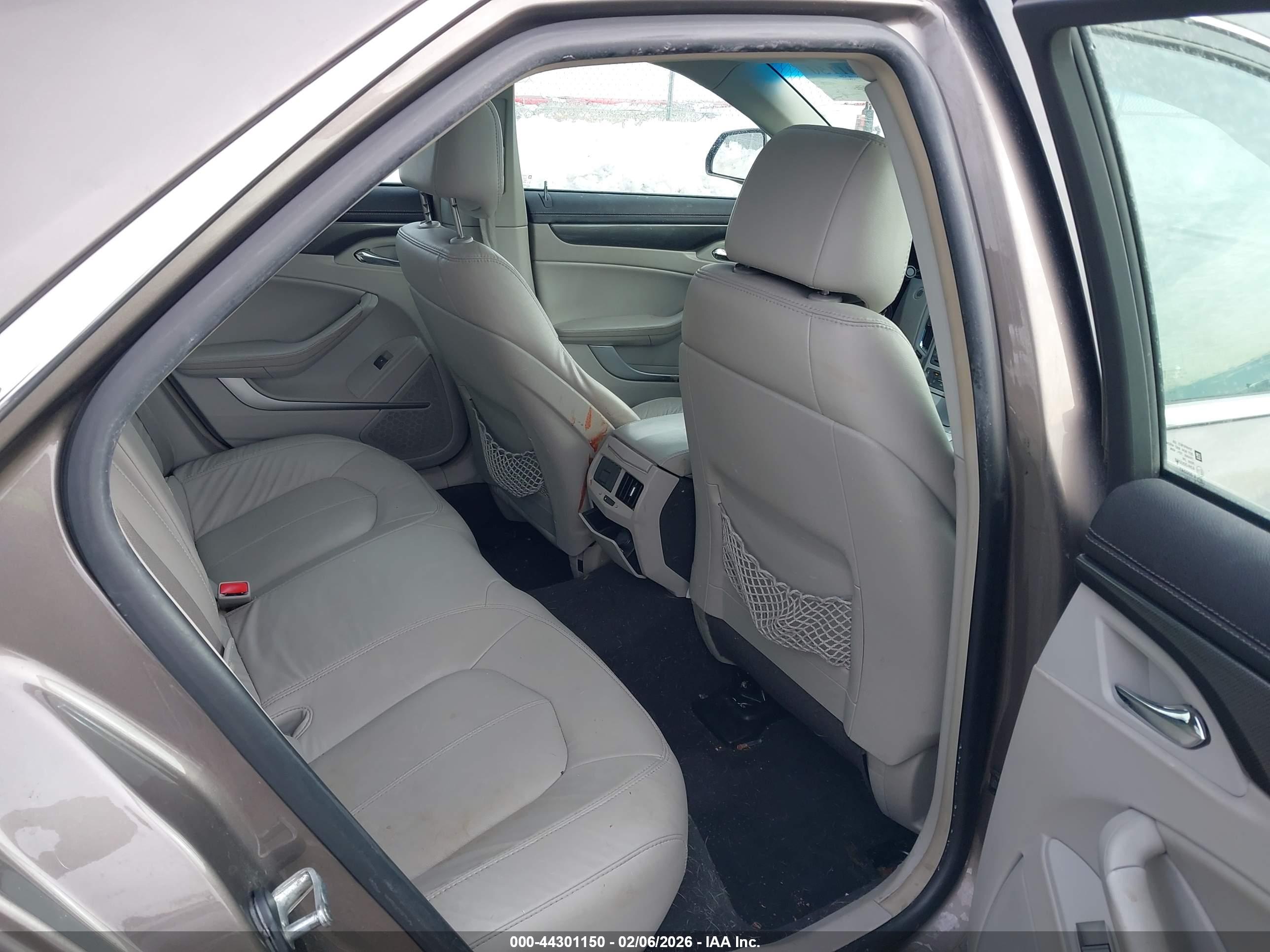 CADILLAC CTS image 8