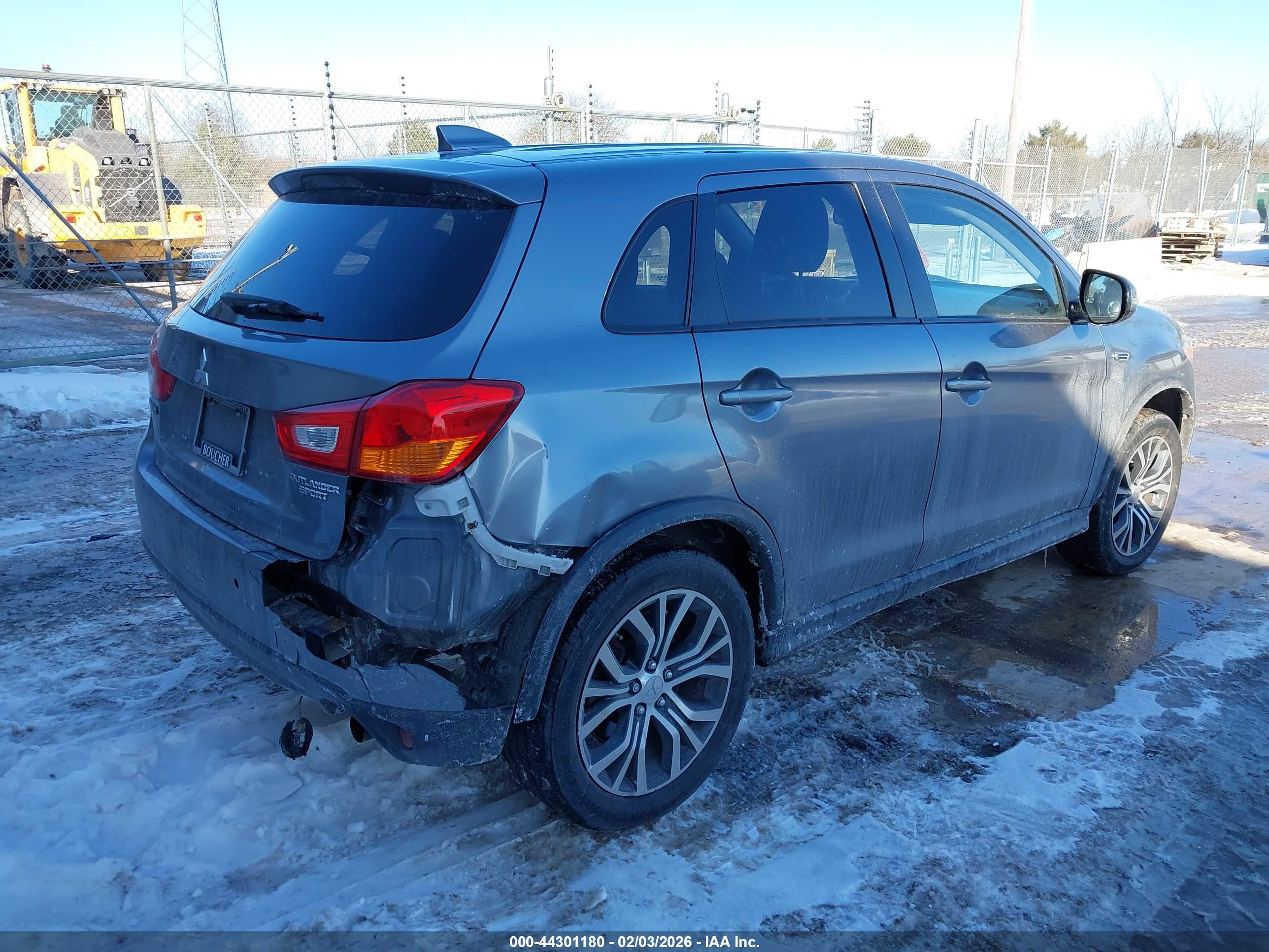 MITSUBISHI OUTLANDER image 4