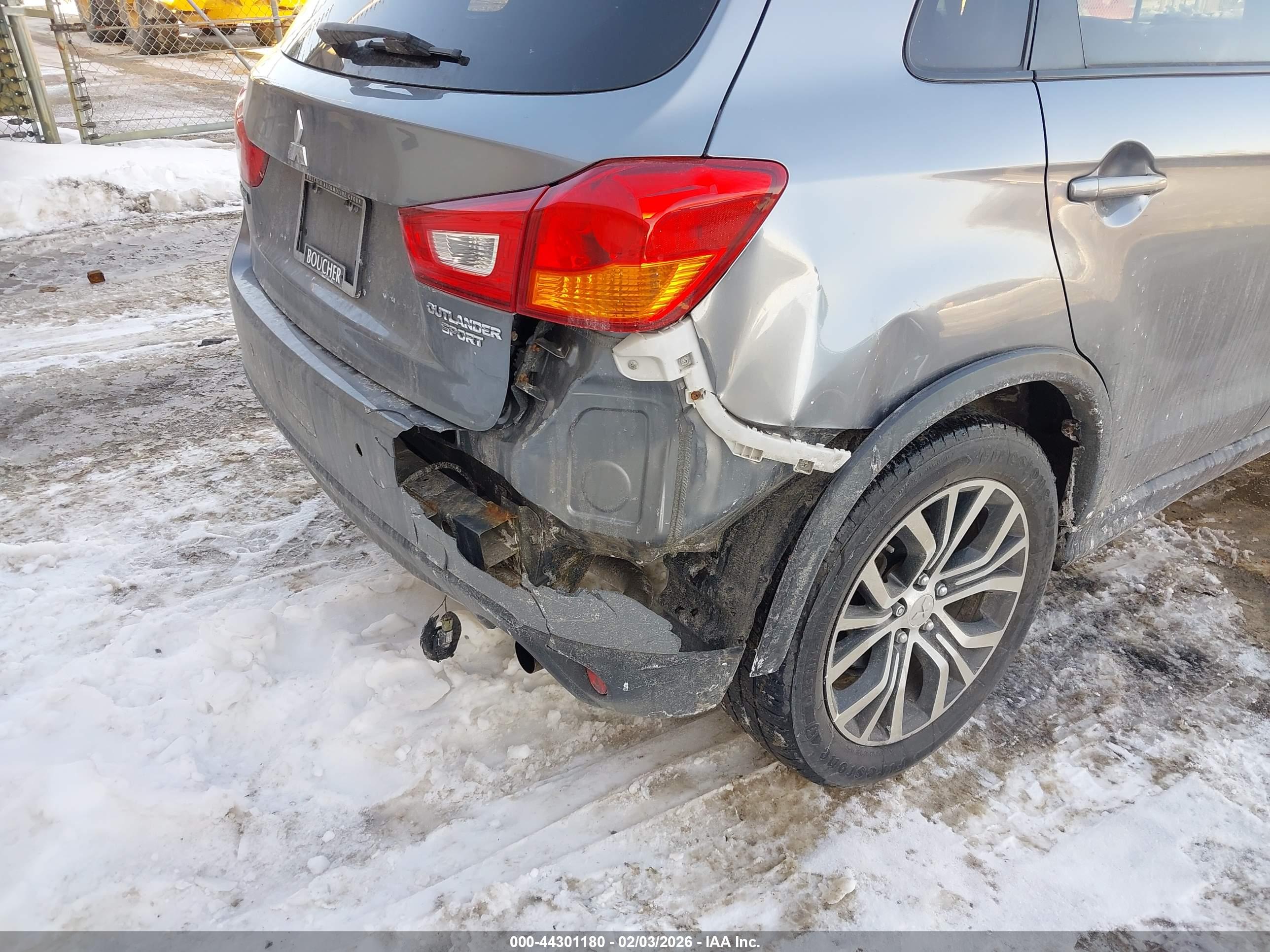 MITSUBISHI OUTLANDER image 6