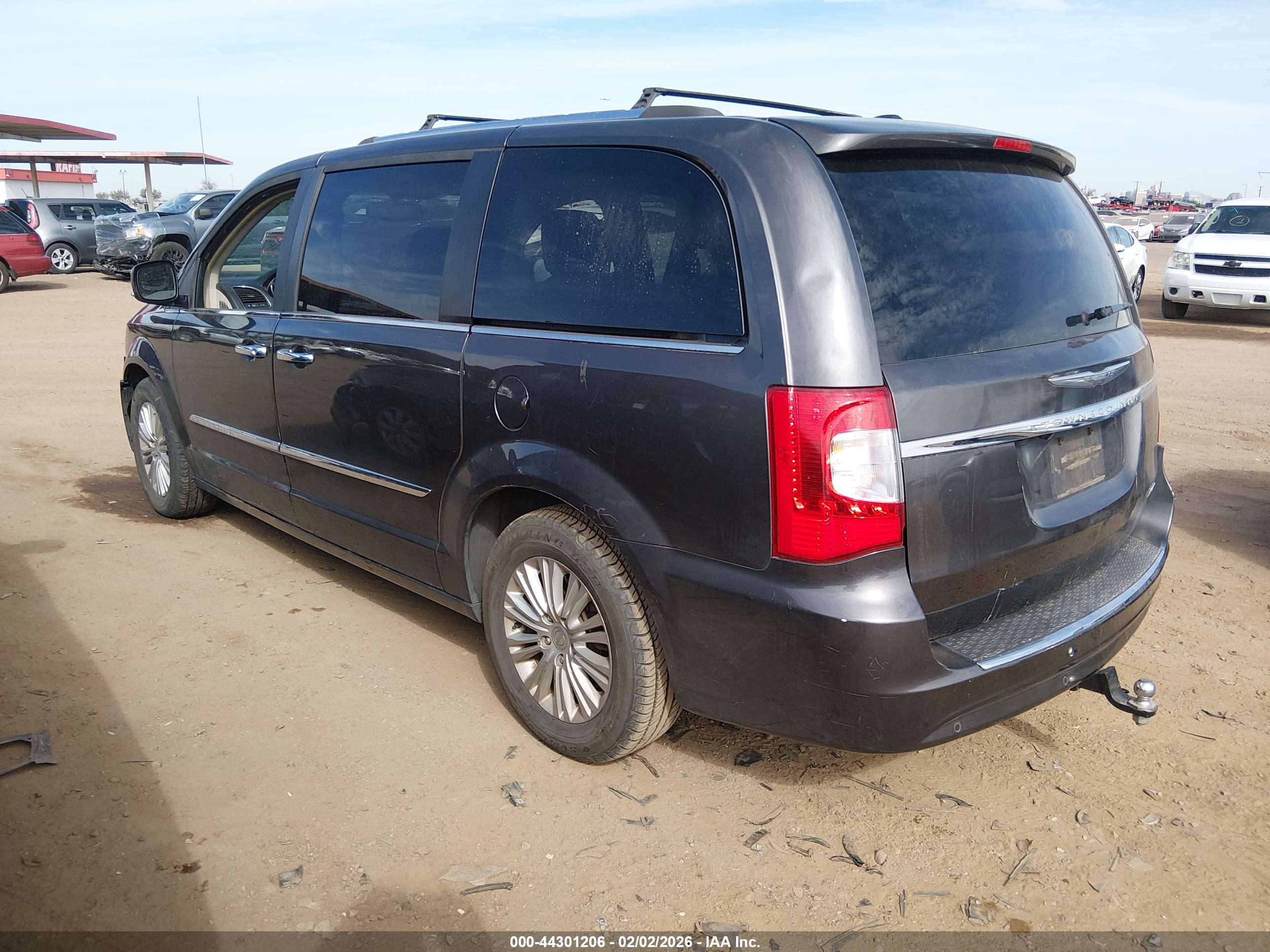CHRYSLER TOWN image 3