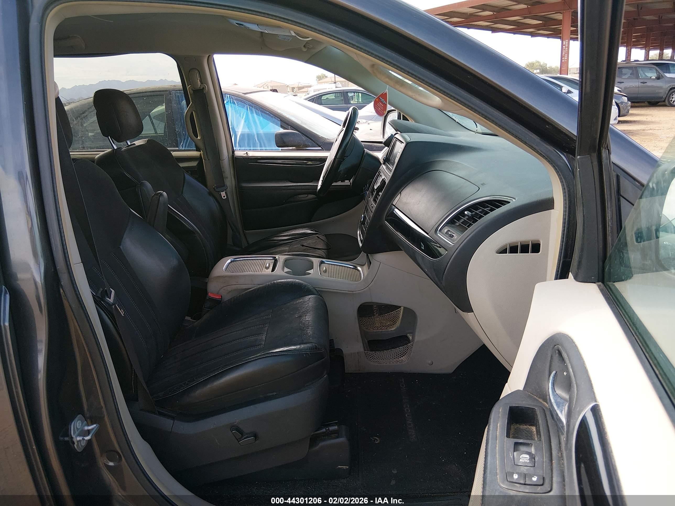 CHRYSLER TOWN image 5