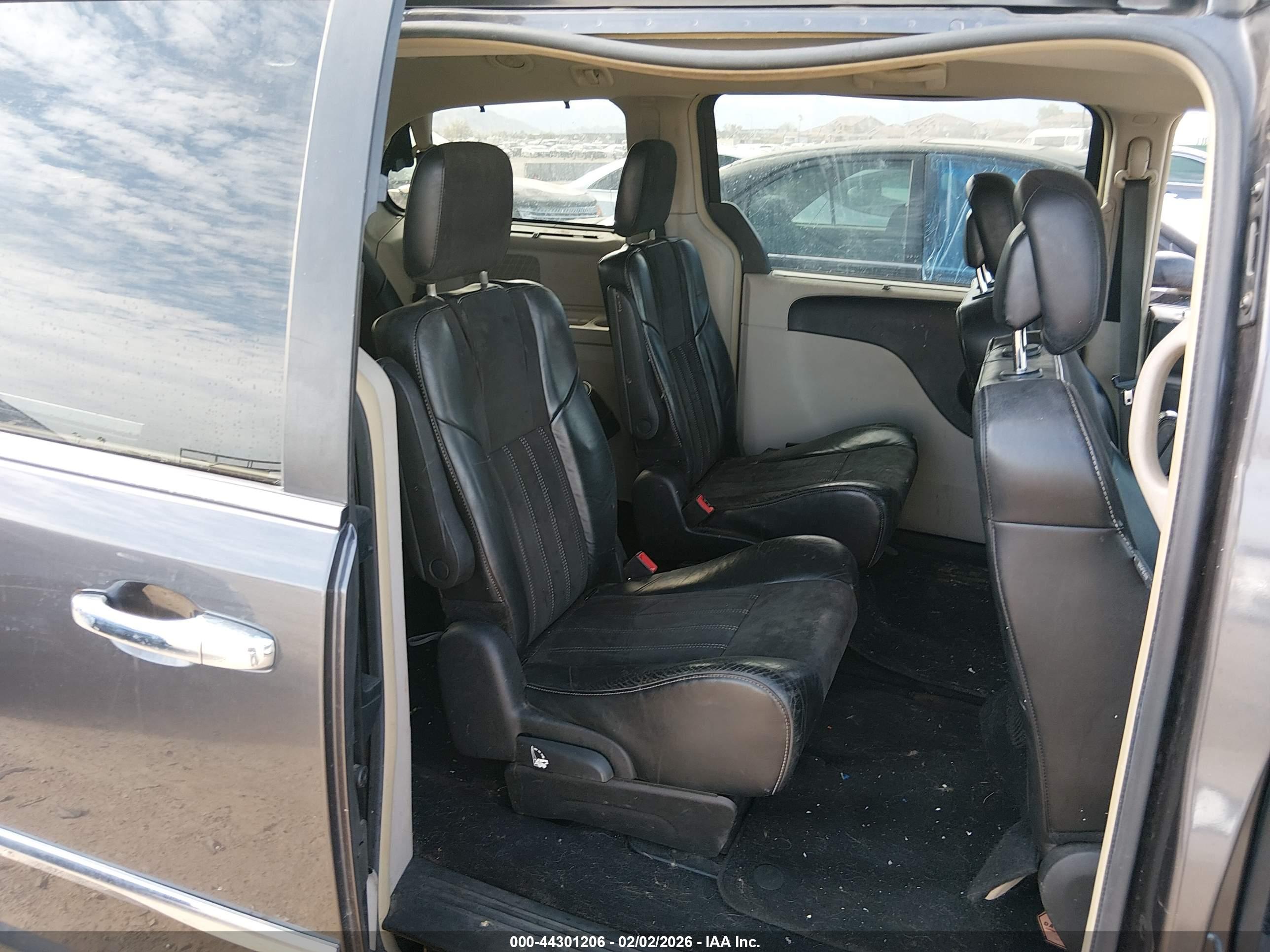 CHRYSLER TOWN image 8